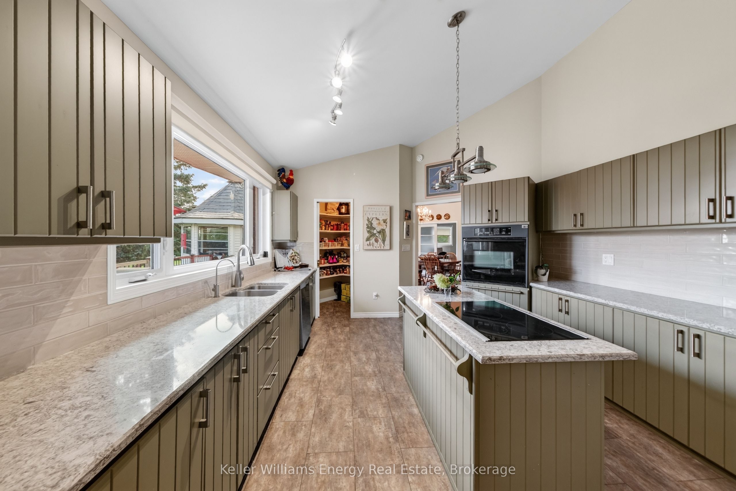 89 Smith's Bay Avenue Property Photo 6