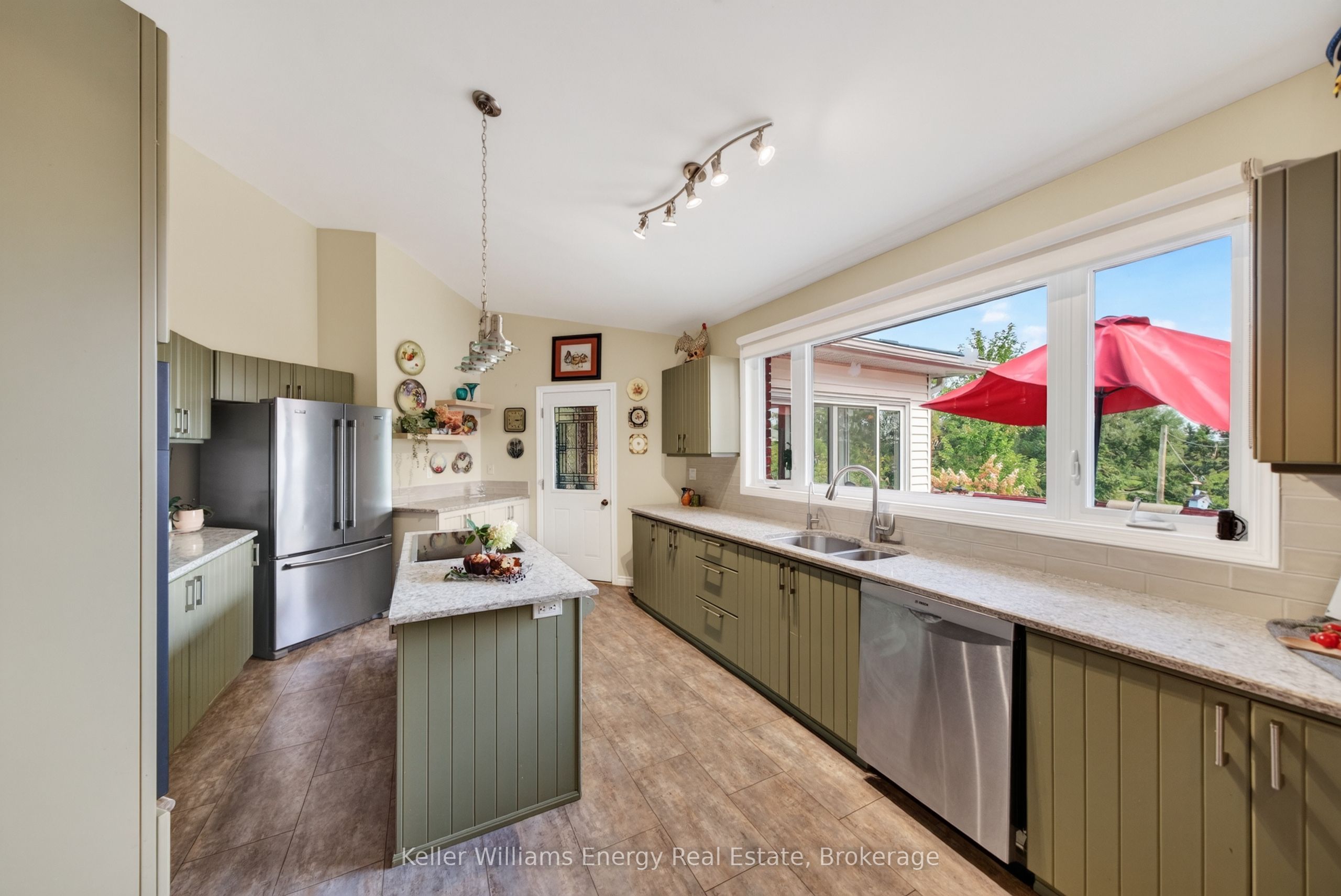 89 Smith's Bay Avenue Property Photo 7