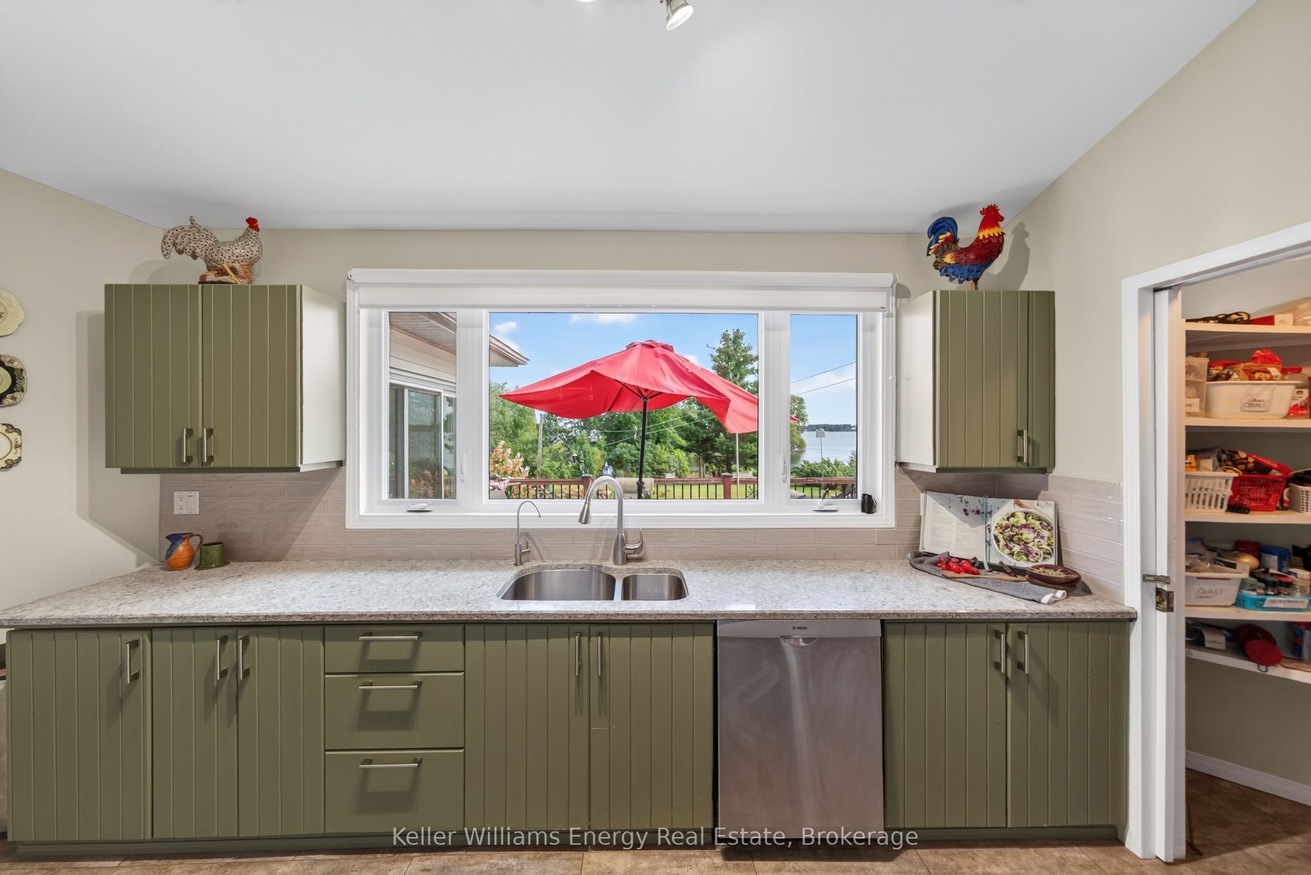 89 Smith's Bay Avenue Property Photo 8