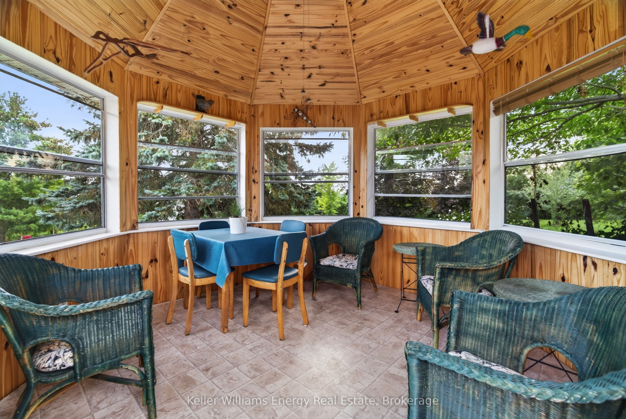 89 Smith's Bay Avenue Property Photo 37