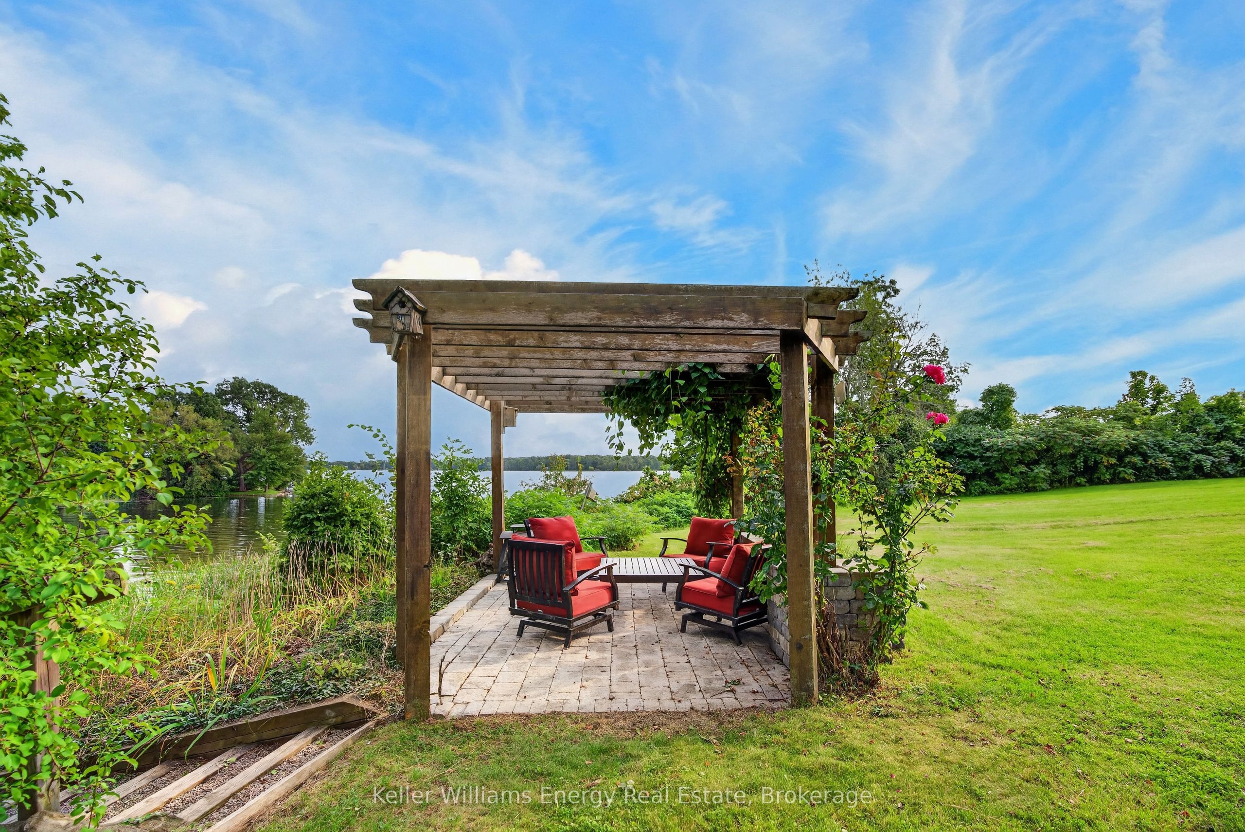89 Smith's Bay Avenue Property Photo 43