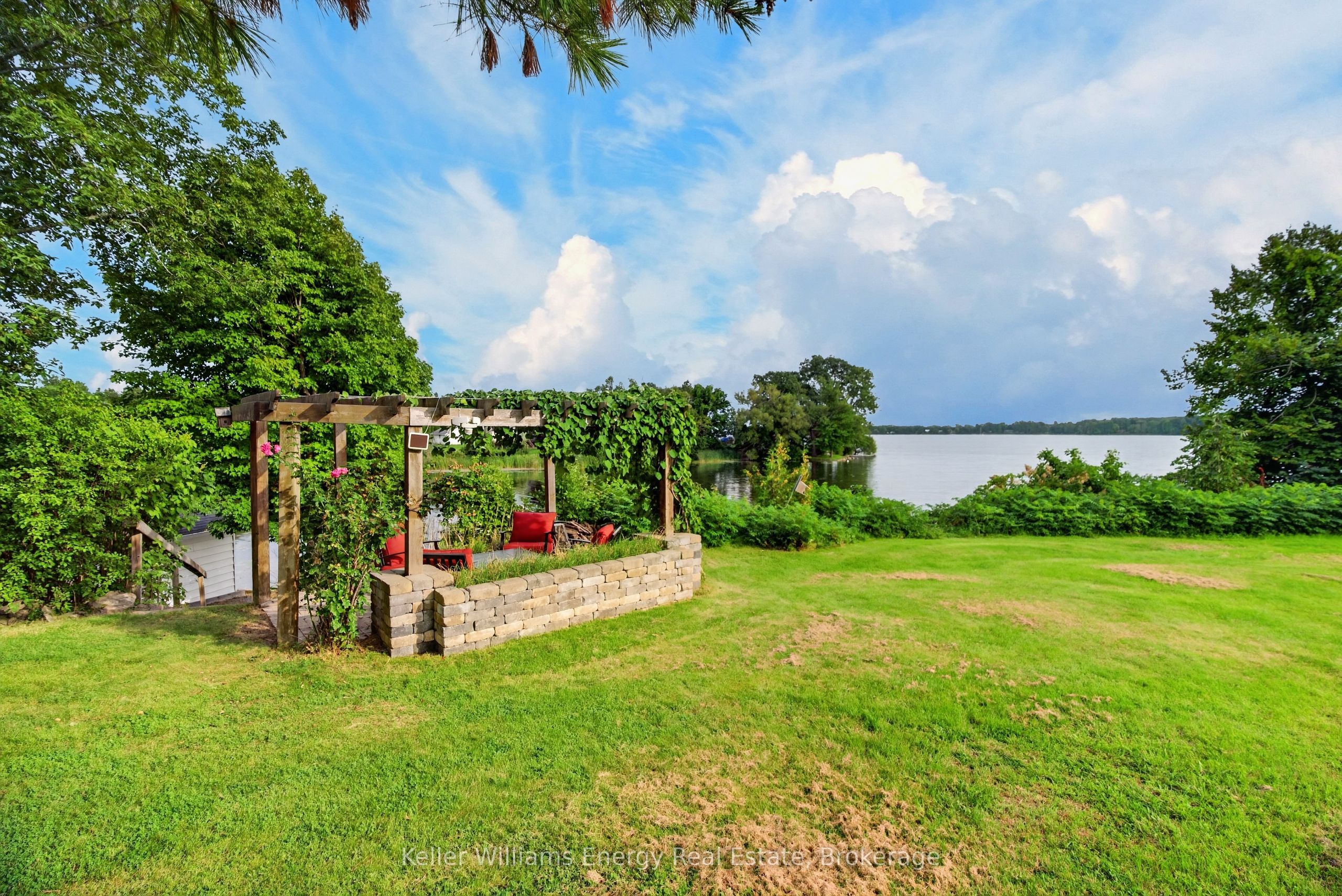 89 Smith's Bay Avenue Property Photo 44