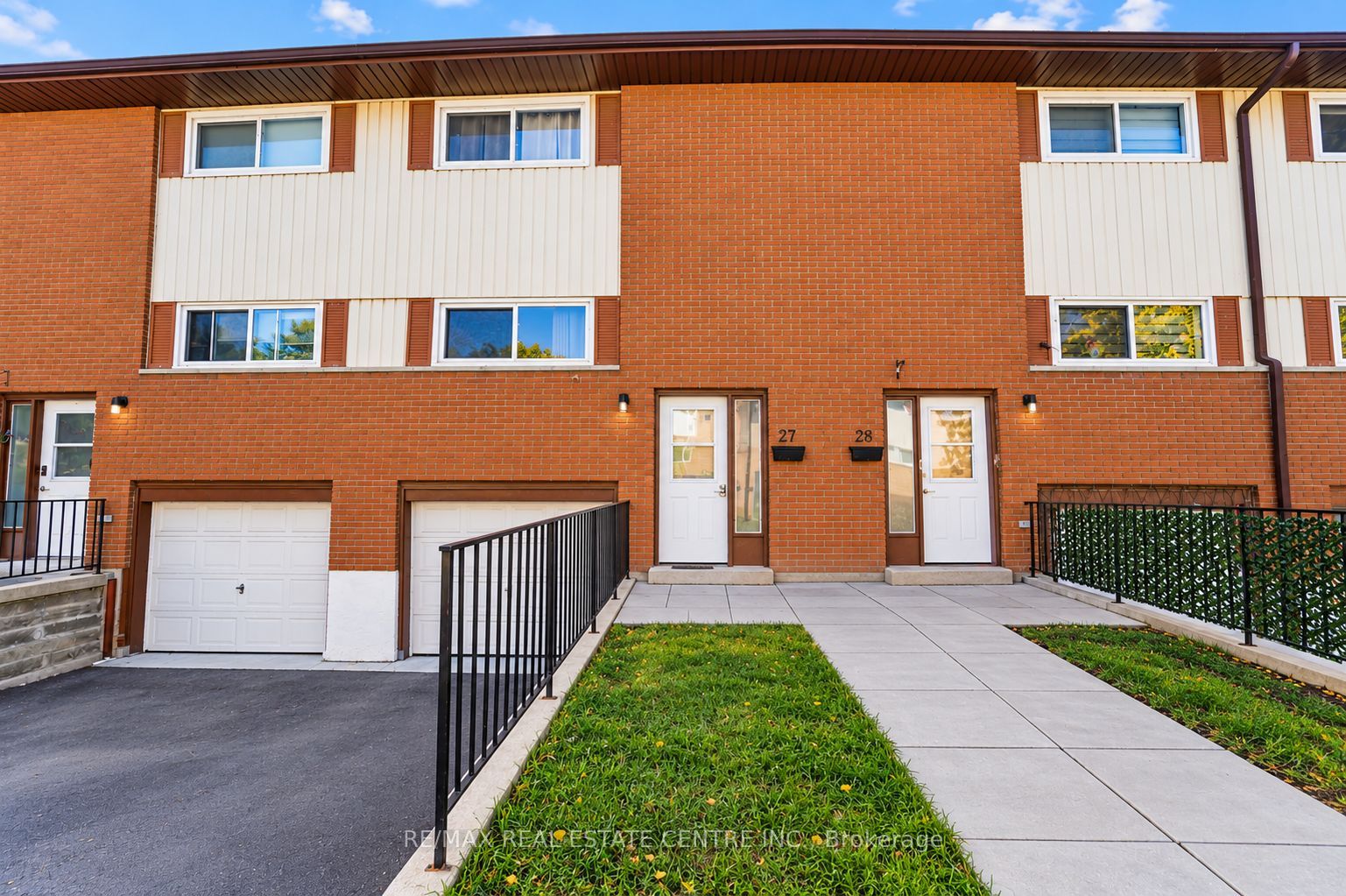 27 Woodman Drive N Property Photo 1