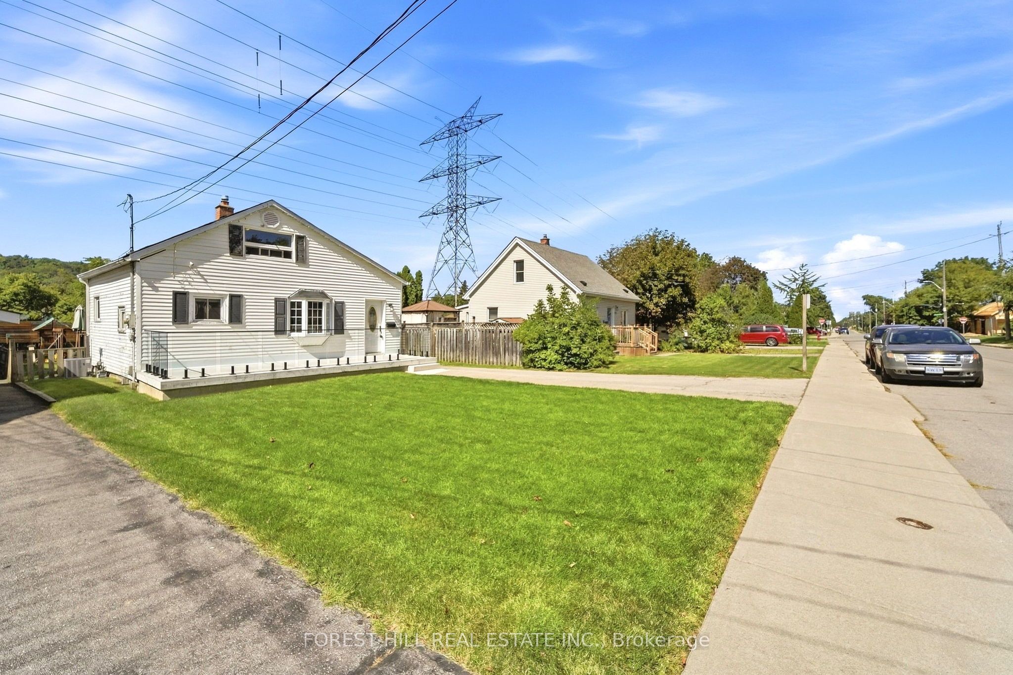 662 Cochrane Road Property Photo 2