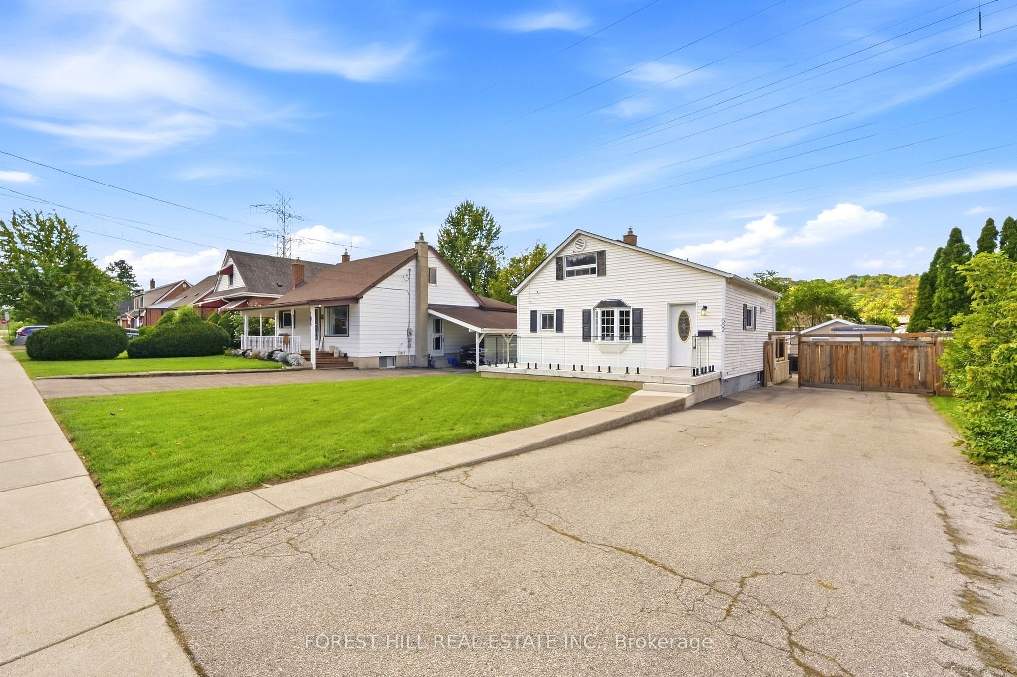 662 Cochrane Road Property Photo 3