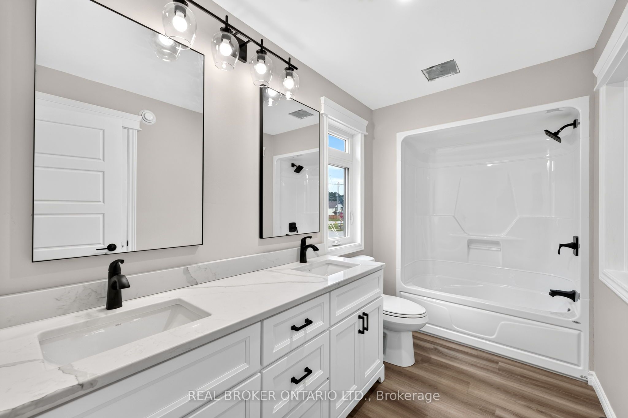 52 Queen Street Property Photo 25