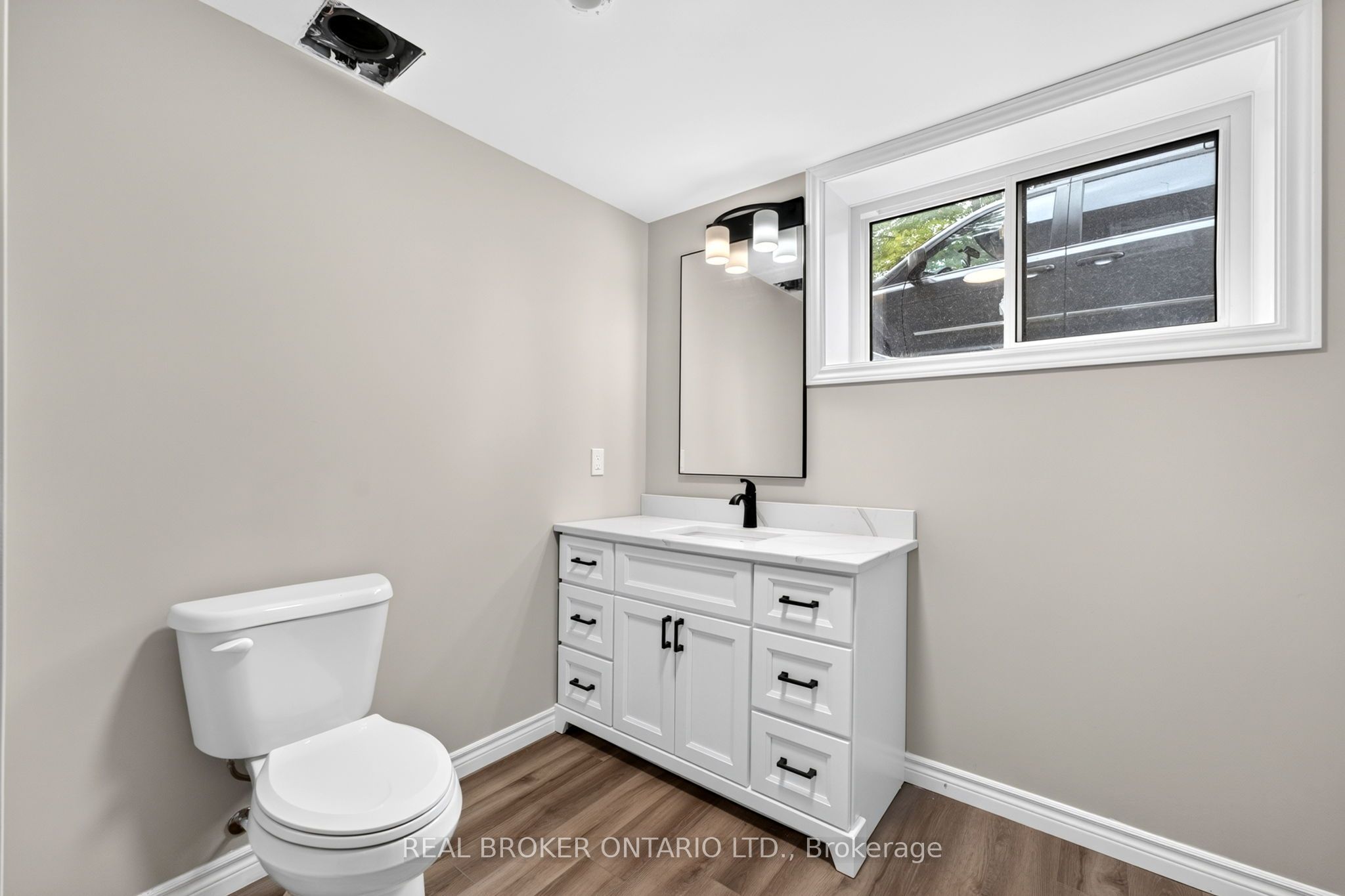 52 Queen Street Property Photo 37