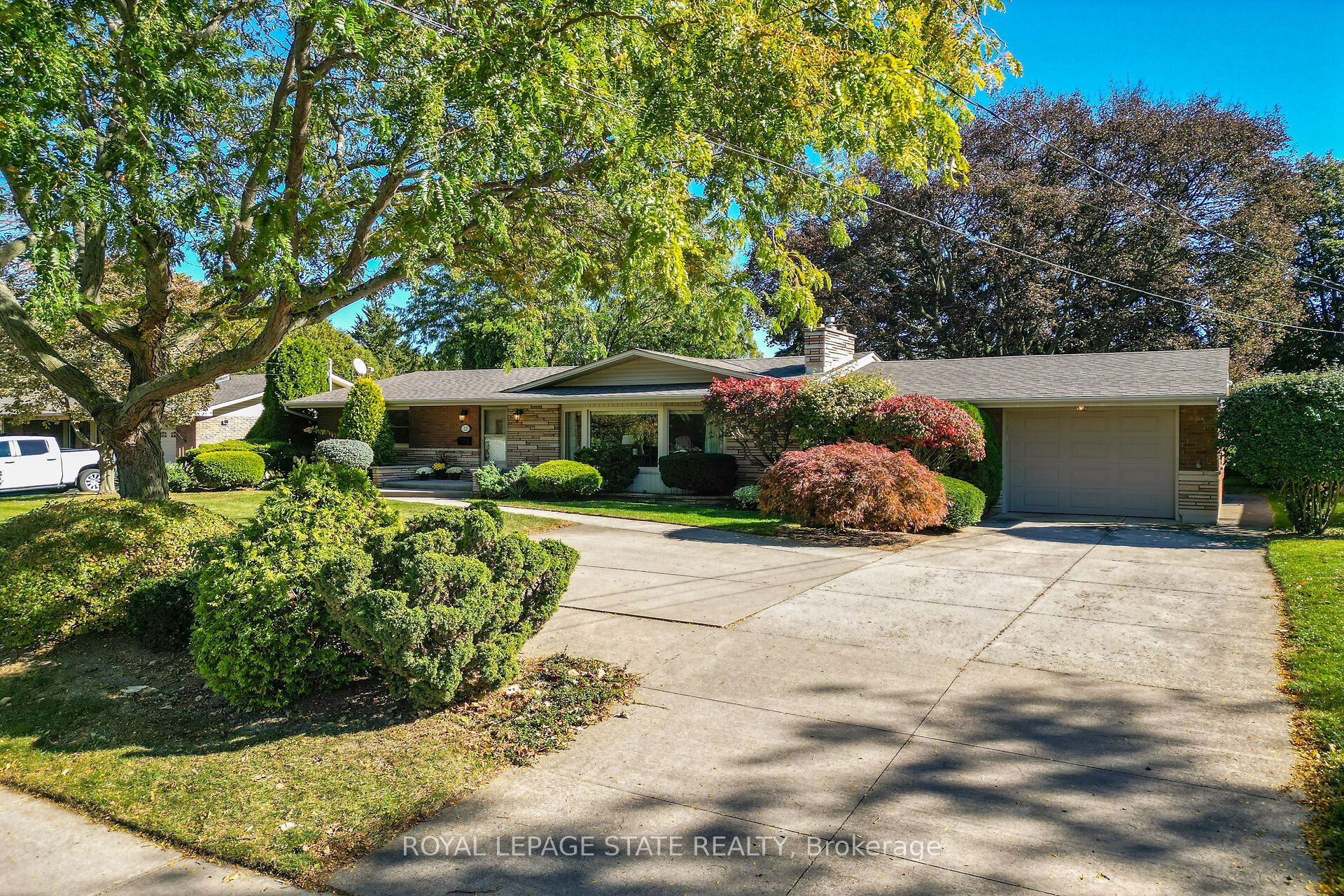 12 Baker Road N Property Photo 1