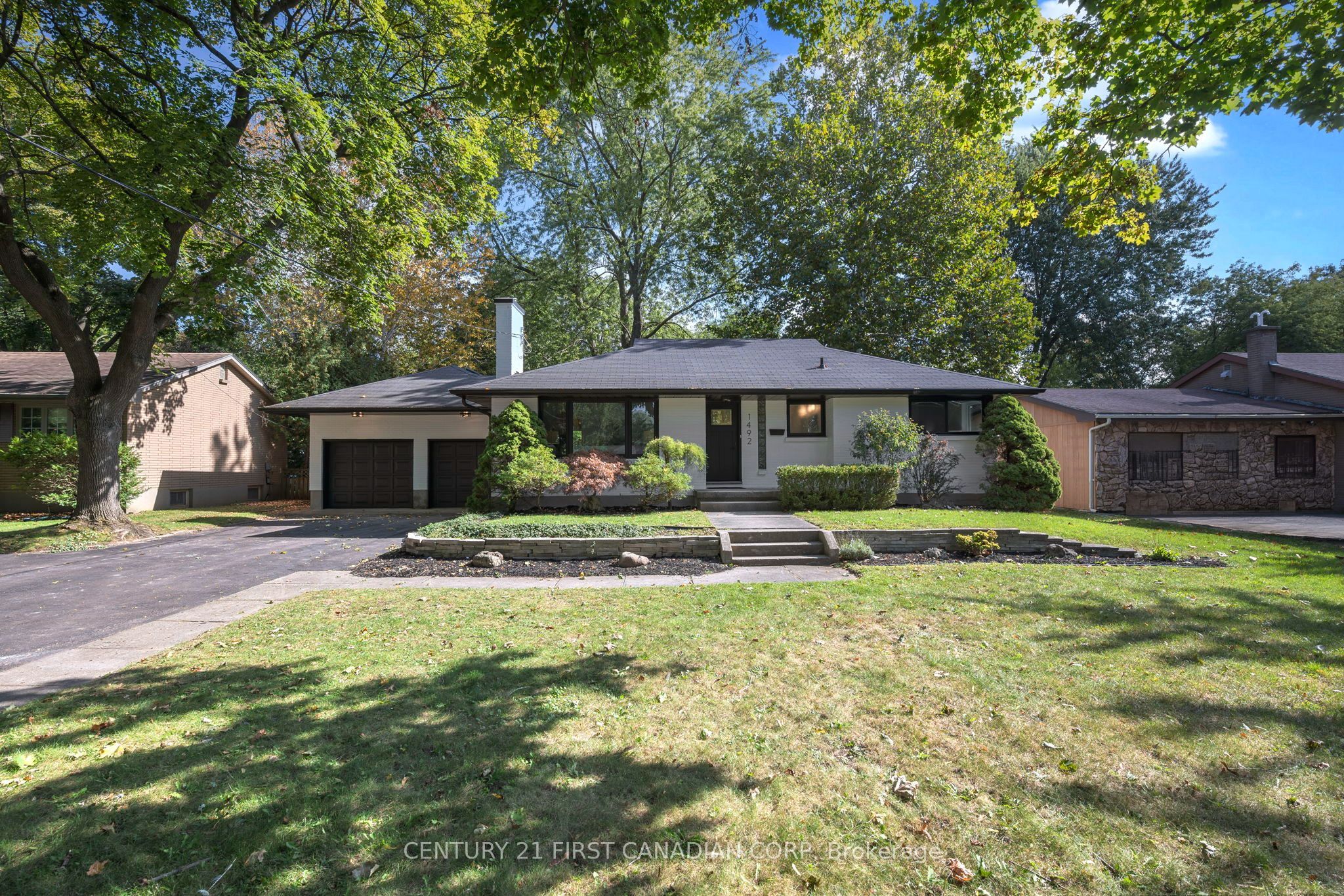1492 North Vernon Avenue Property Photo 3