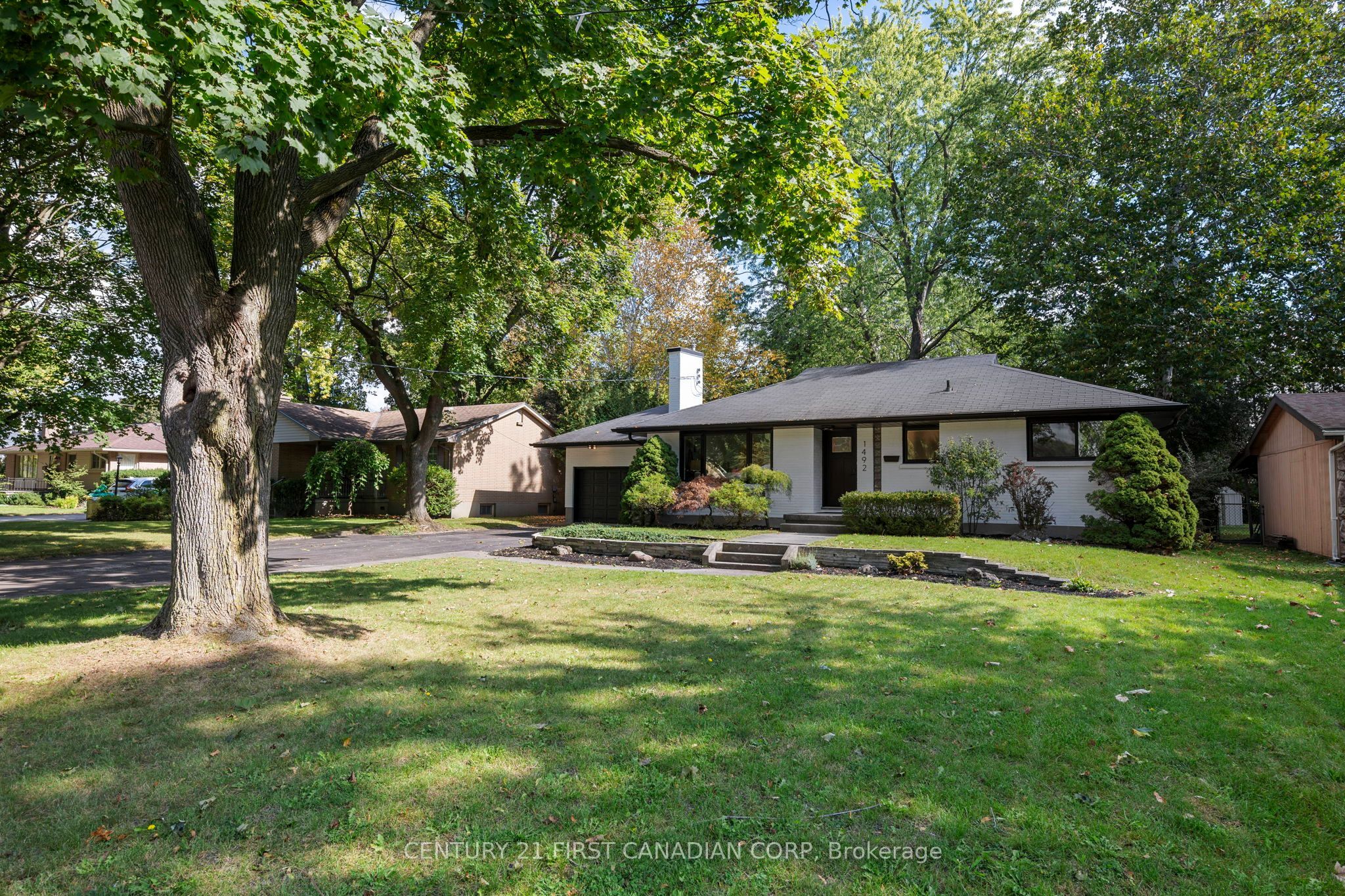 1492 North Vernon Avenue Property Photo 4