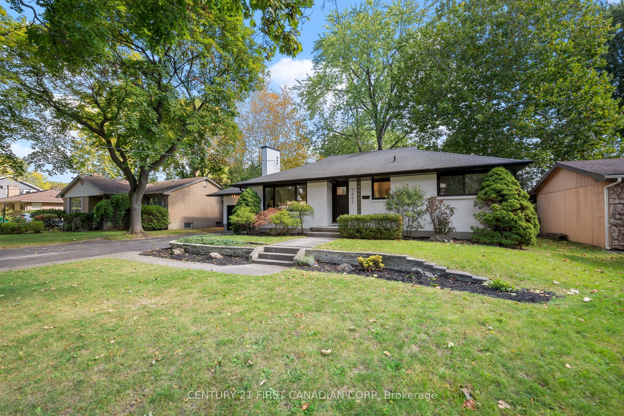 1492 North Vernon Avenue Property Photo 5