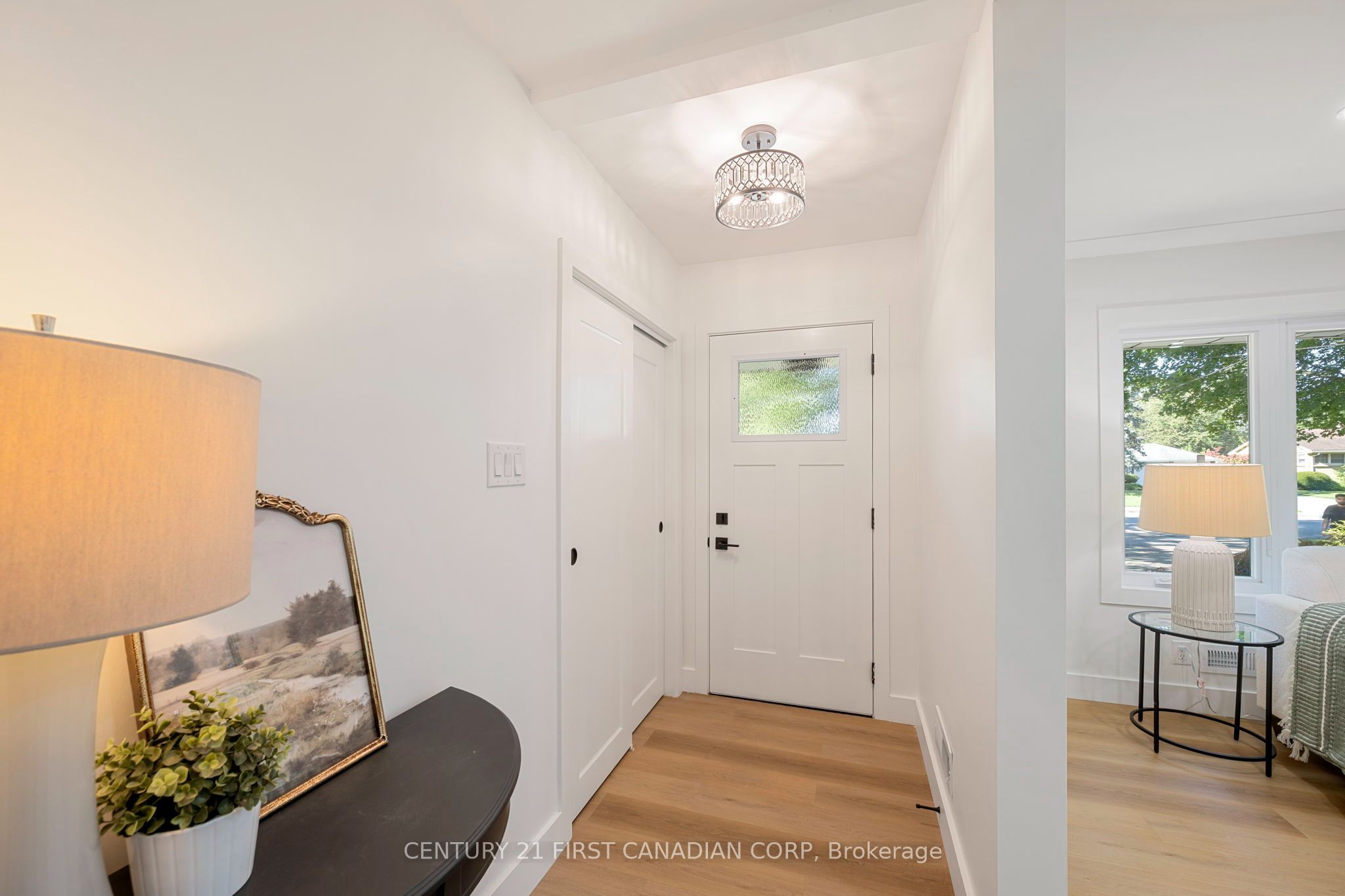 1492 North Vernon Avenue Property Photo 7