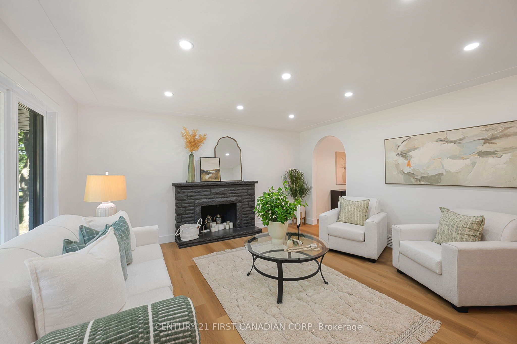 1492 North Vernon Avenue Property Photo 9