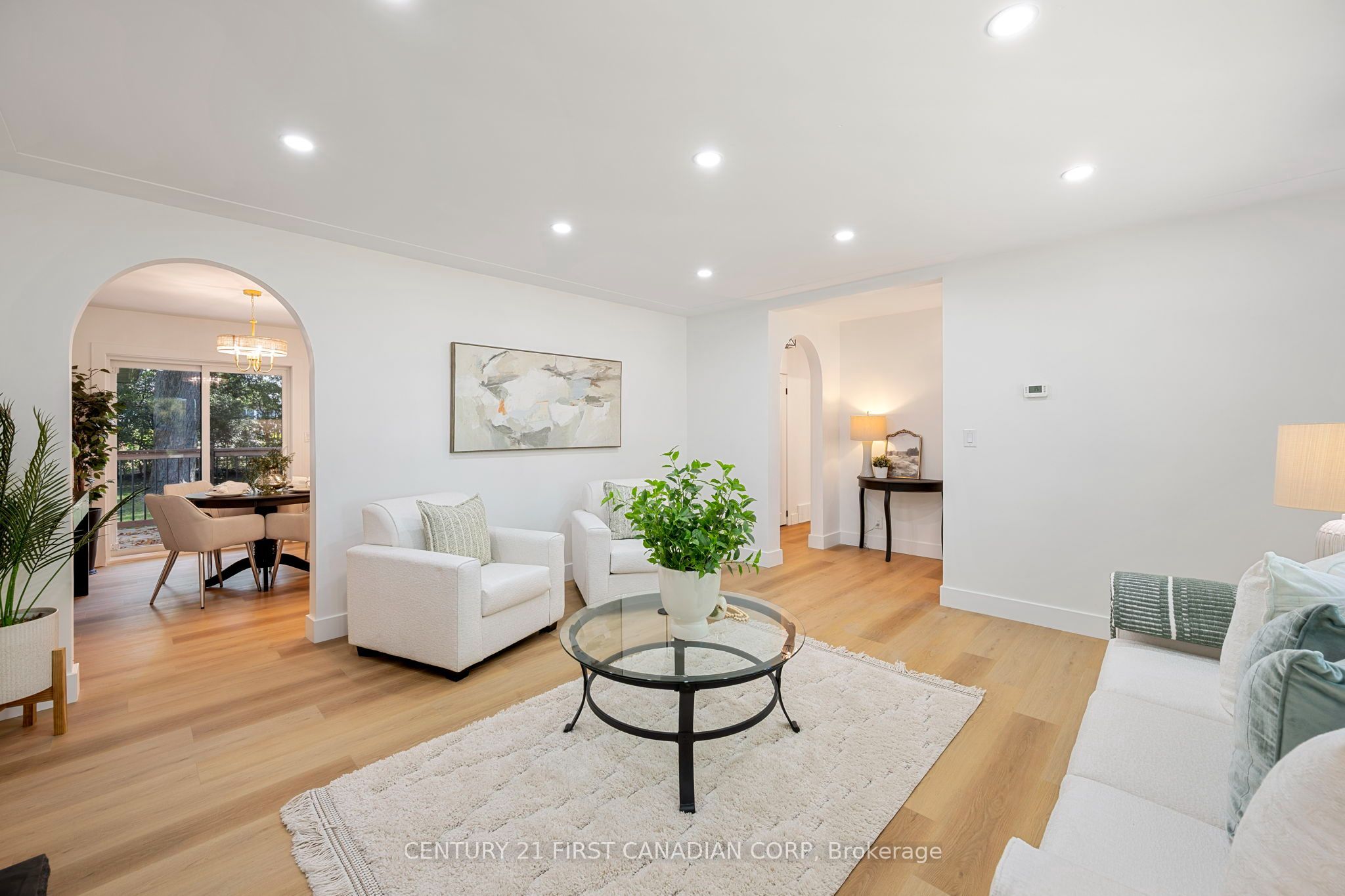 1492 North Vernon Avenue Property Photo 10