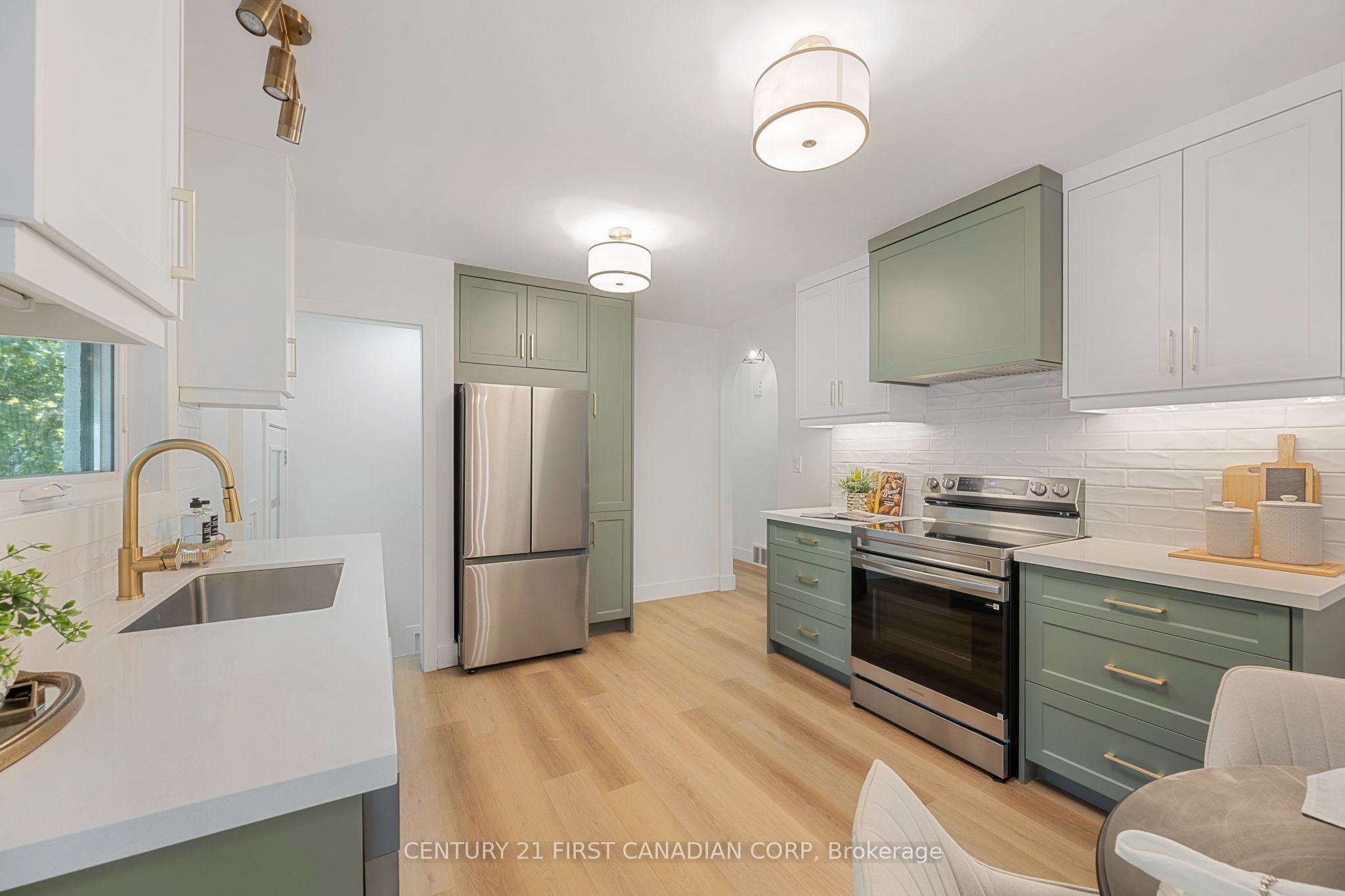 1492 North Vernon Avenue Property Photo 15