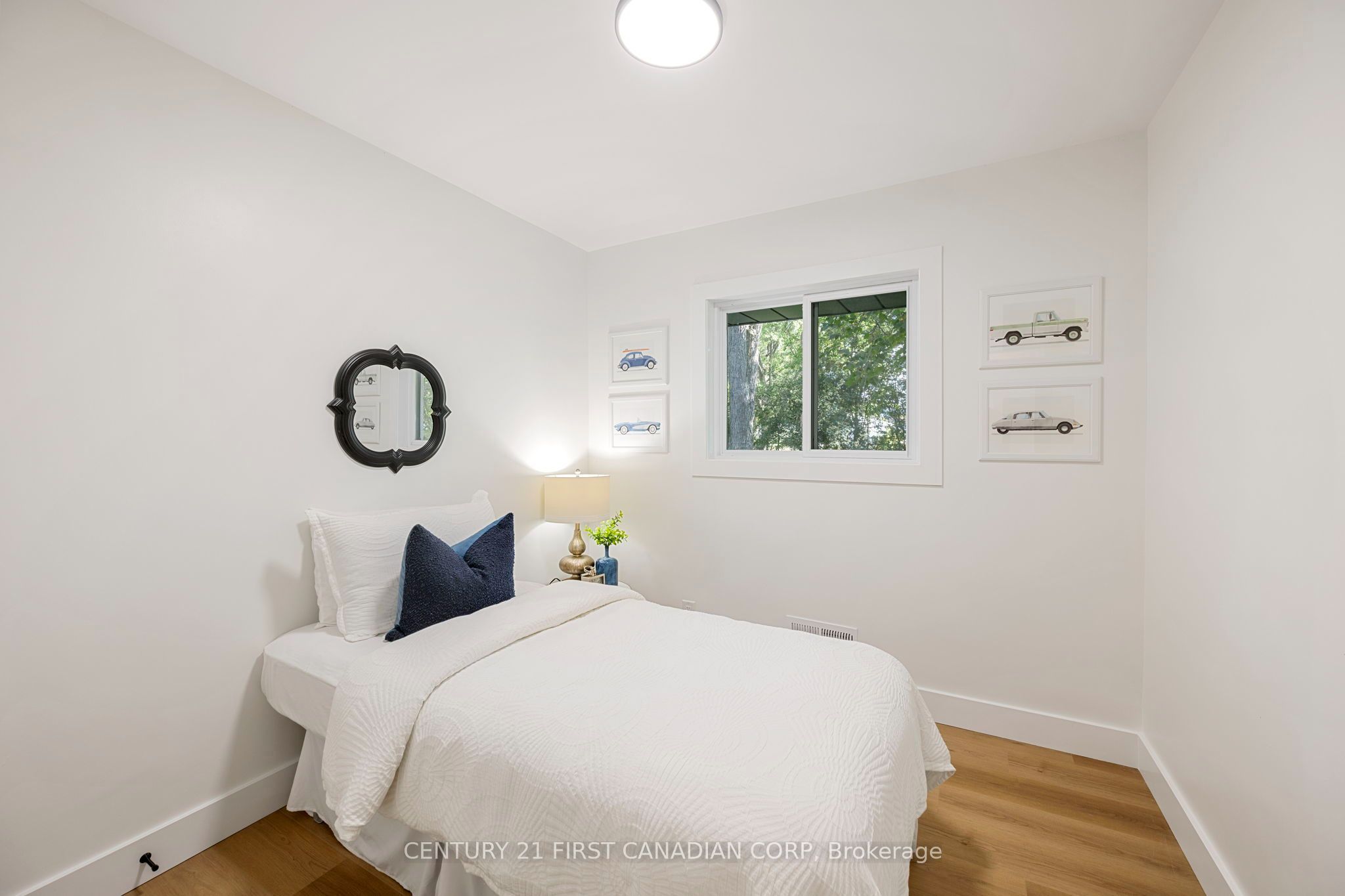 1492 North Vernon Avenue Property Photo 20