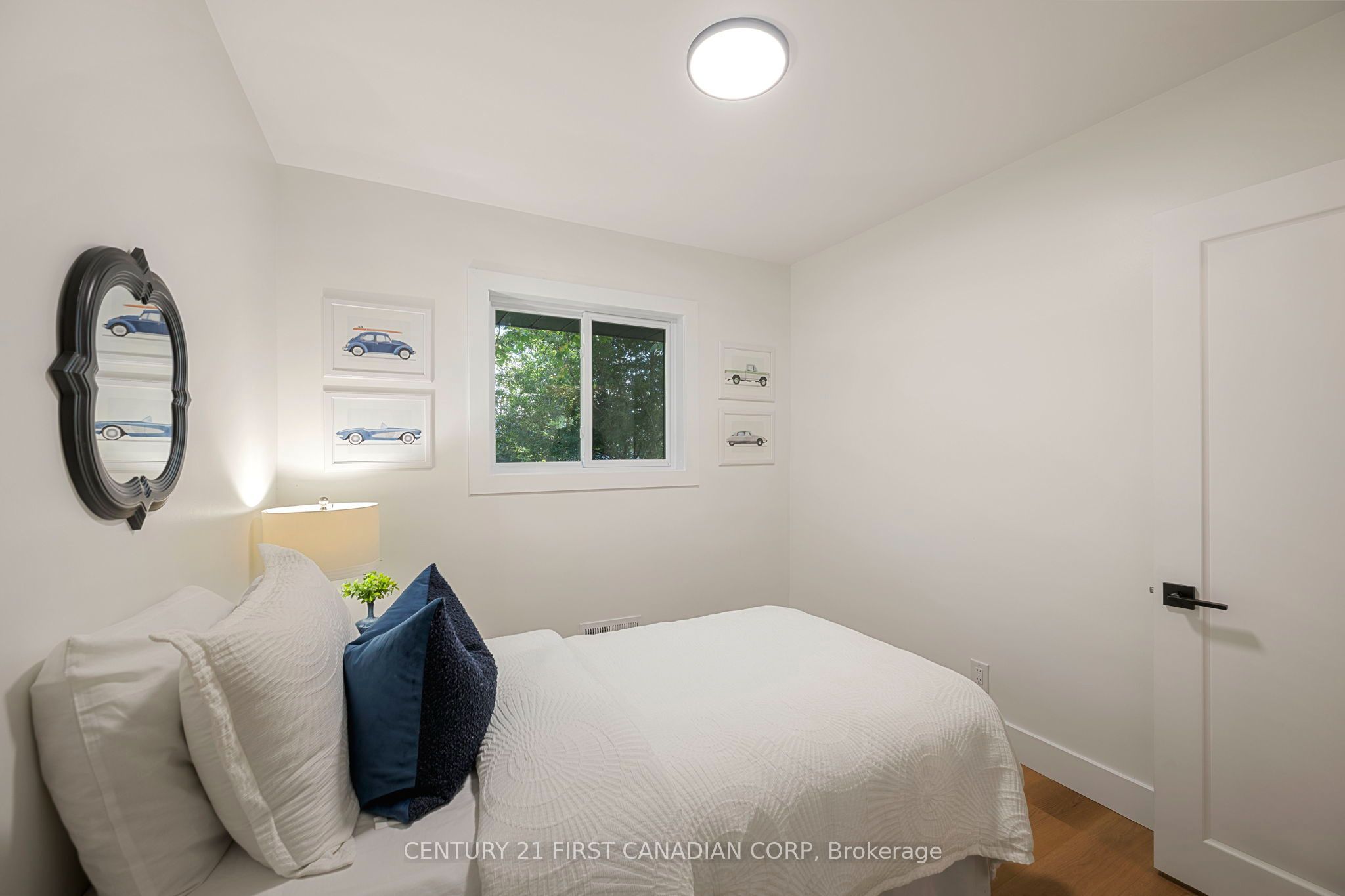 1492 North Vernon Avenue Property Photo 21