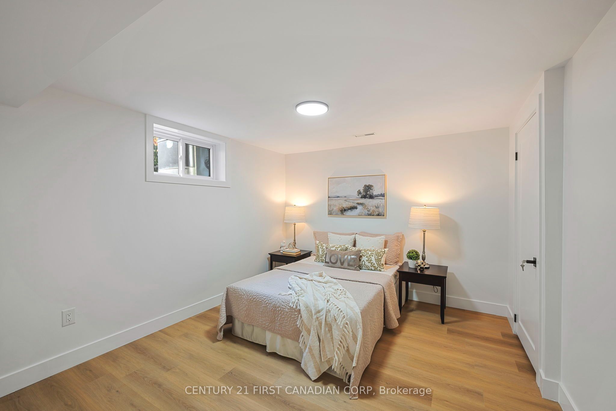1492 North Vernon Avenue Property Photo 24