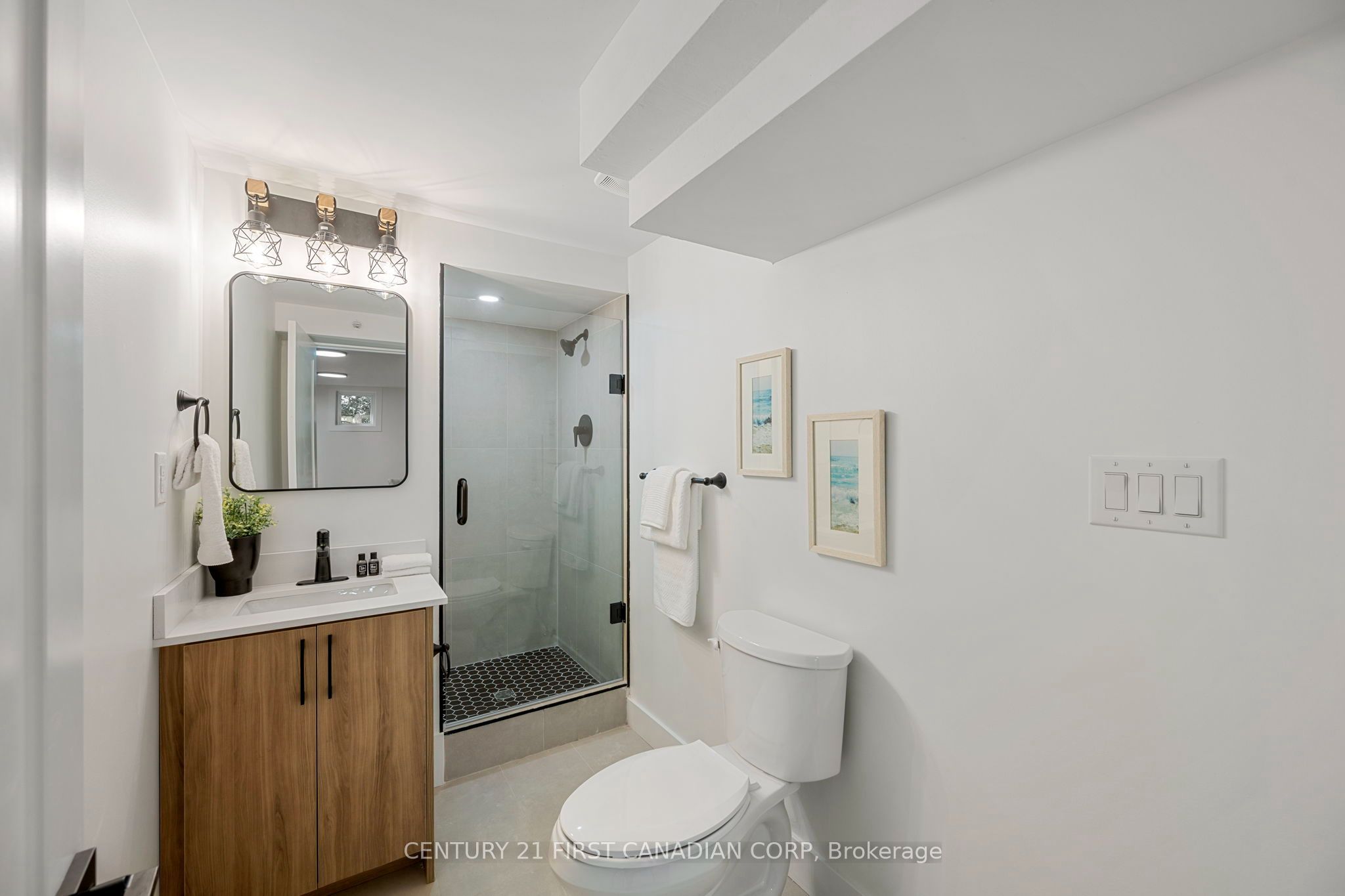 1492 North Vernon Avenue Property Photo 25
