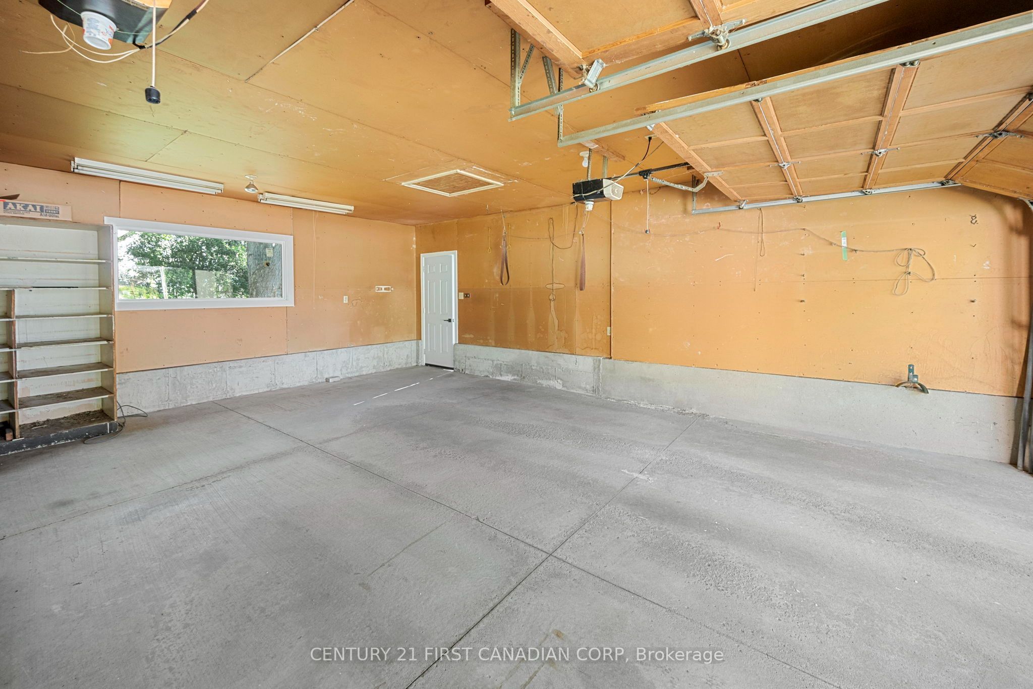 1492 North Vernon Avenue Property Photo 26