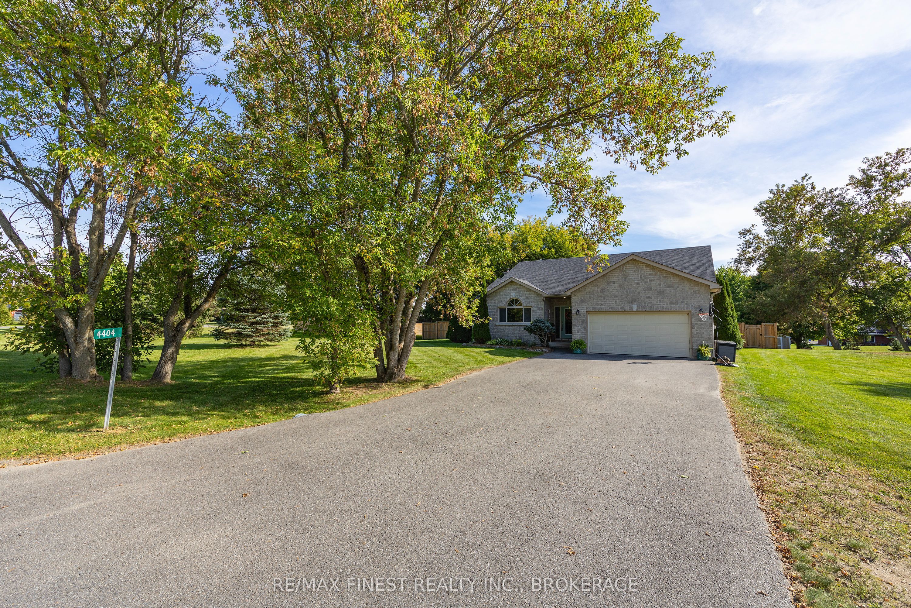 4404 Ashwood Drive Property Photo 2