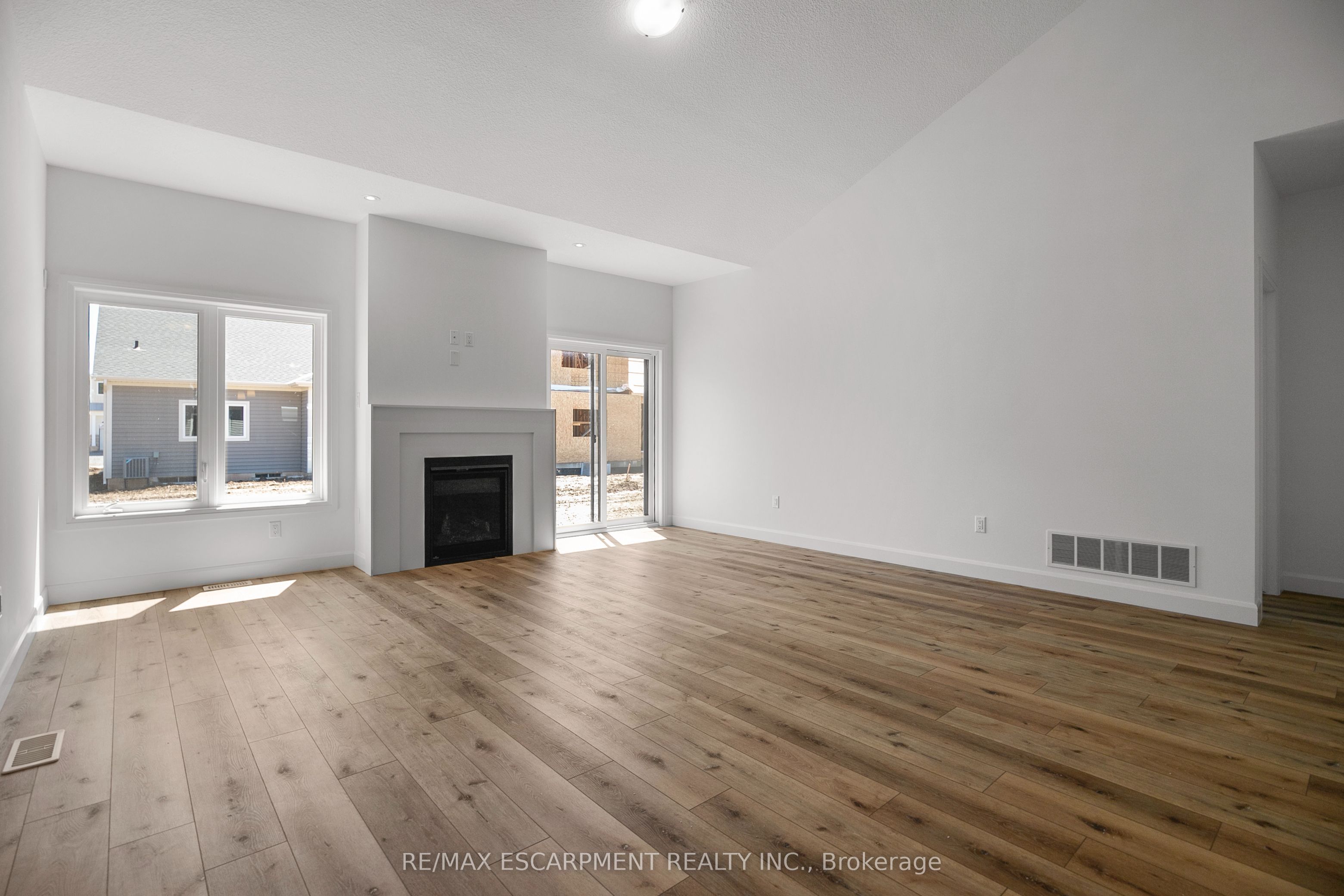 26 Beachwalk Crescent Property Photo 15