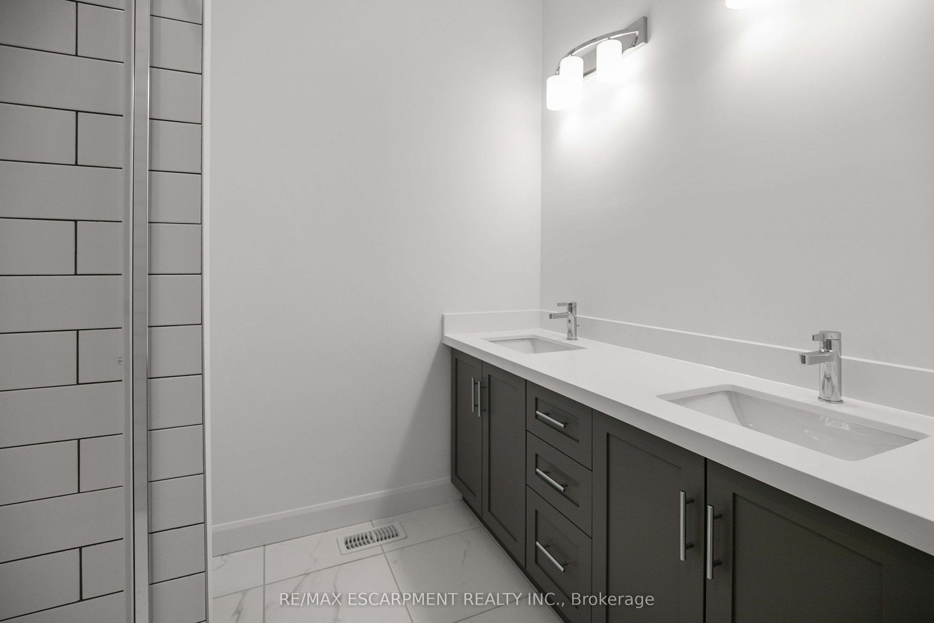 26 Beachwalk Crescent Property Photo 24