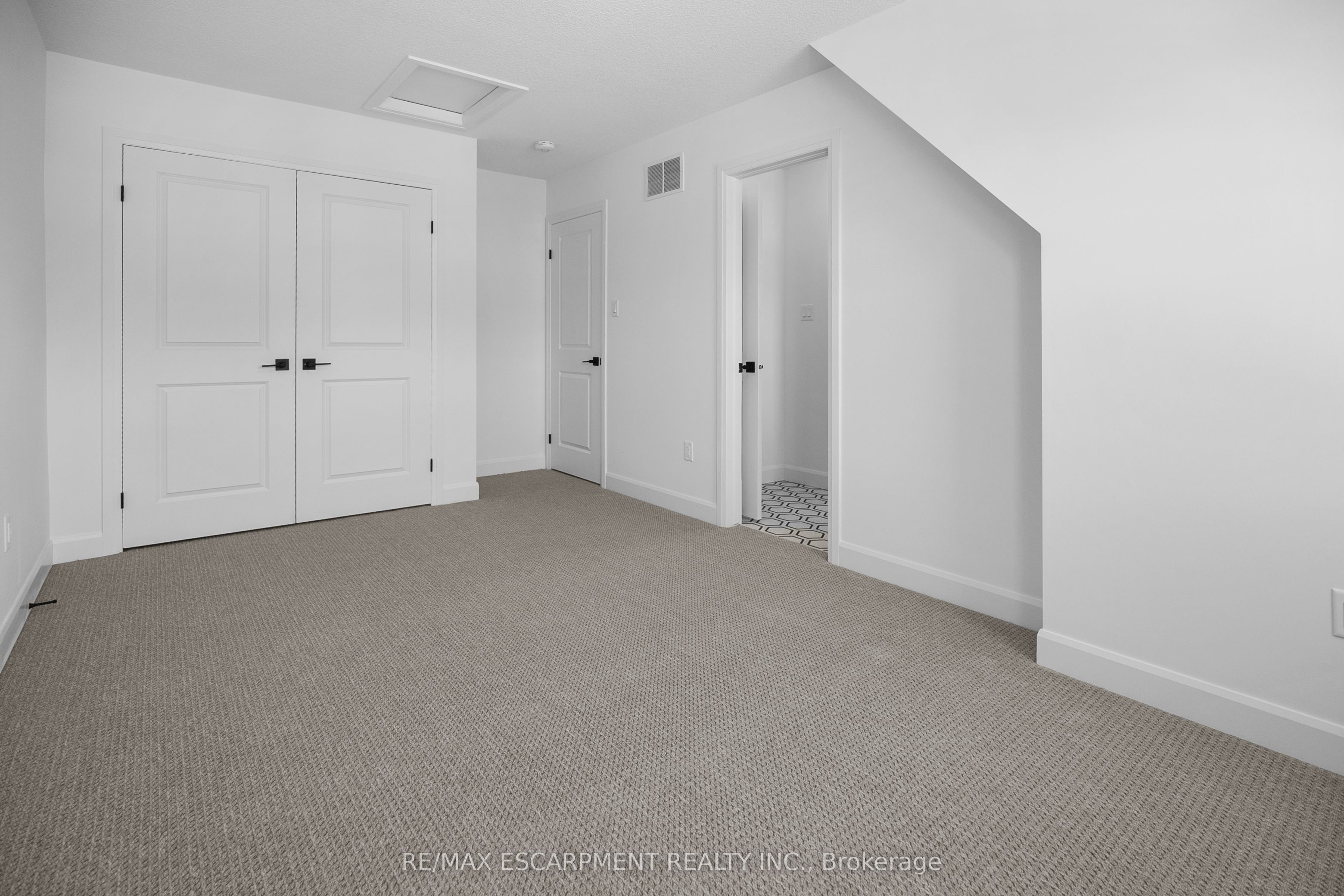 26 Beachwalk Crescent Property Photo 32