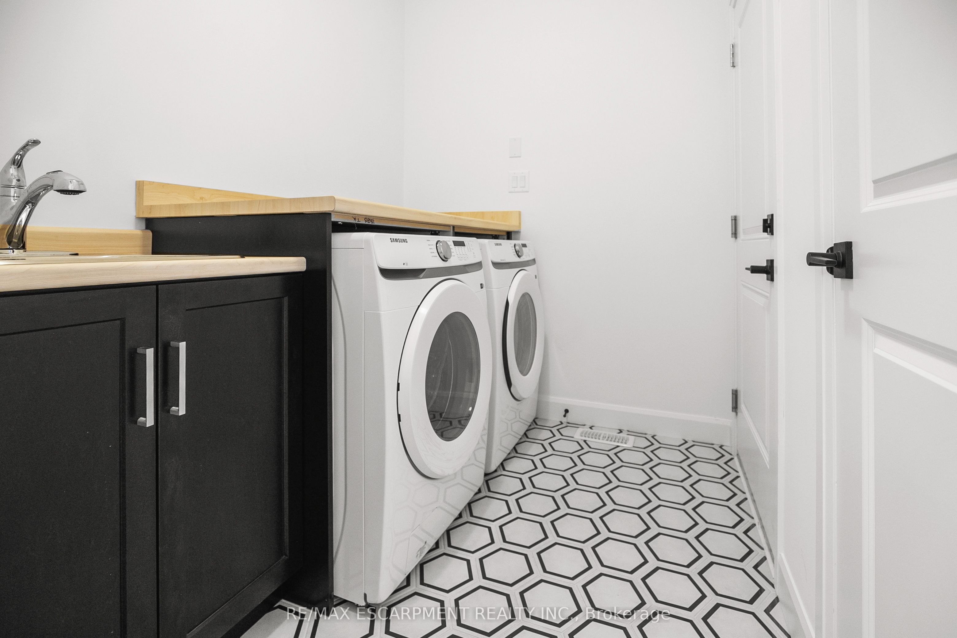 26 Beachwalk Crescent Property Photo 38