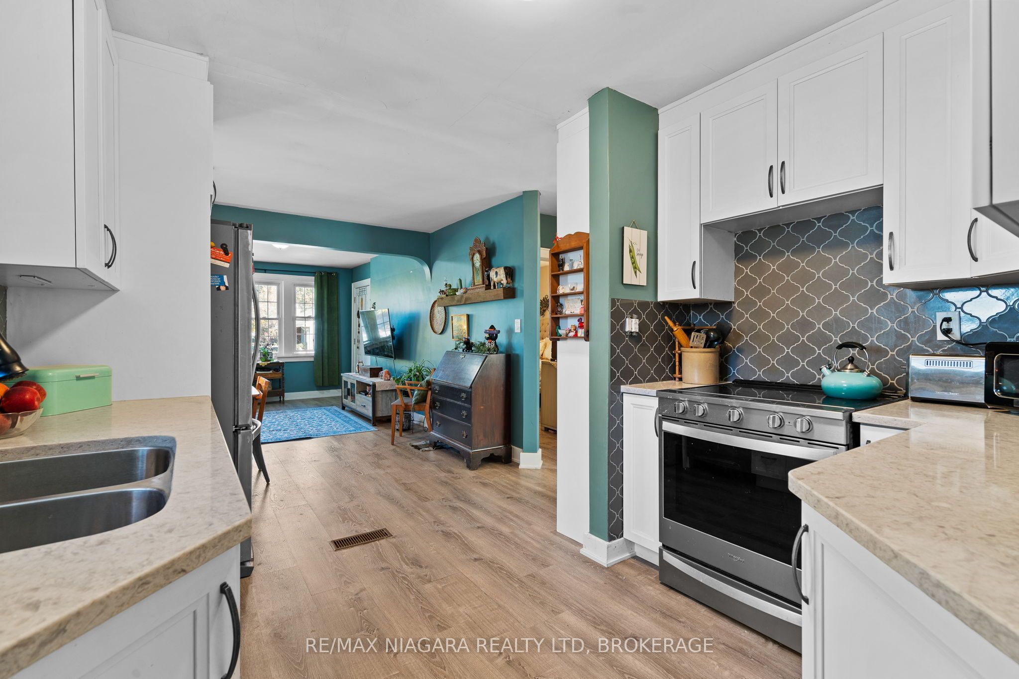 128 Adelaide Street Property Photo 9