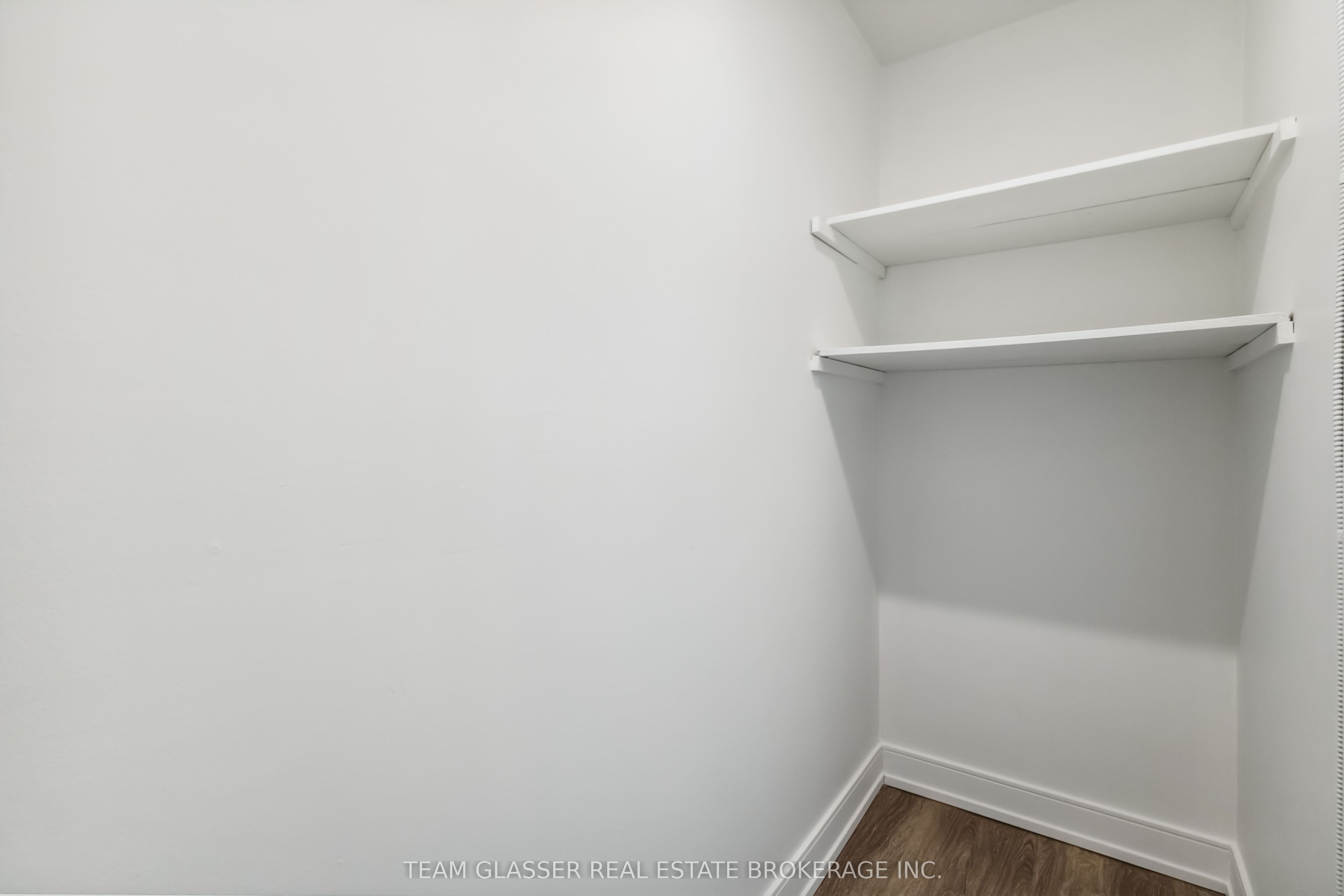 1560 Adelaide Street N 188 Property Photo 9