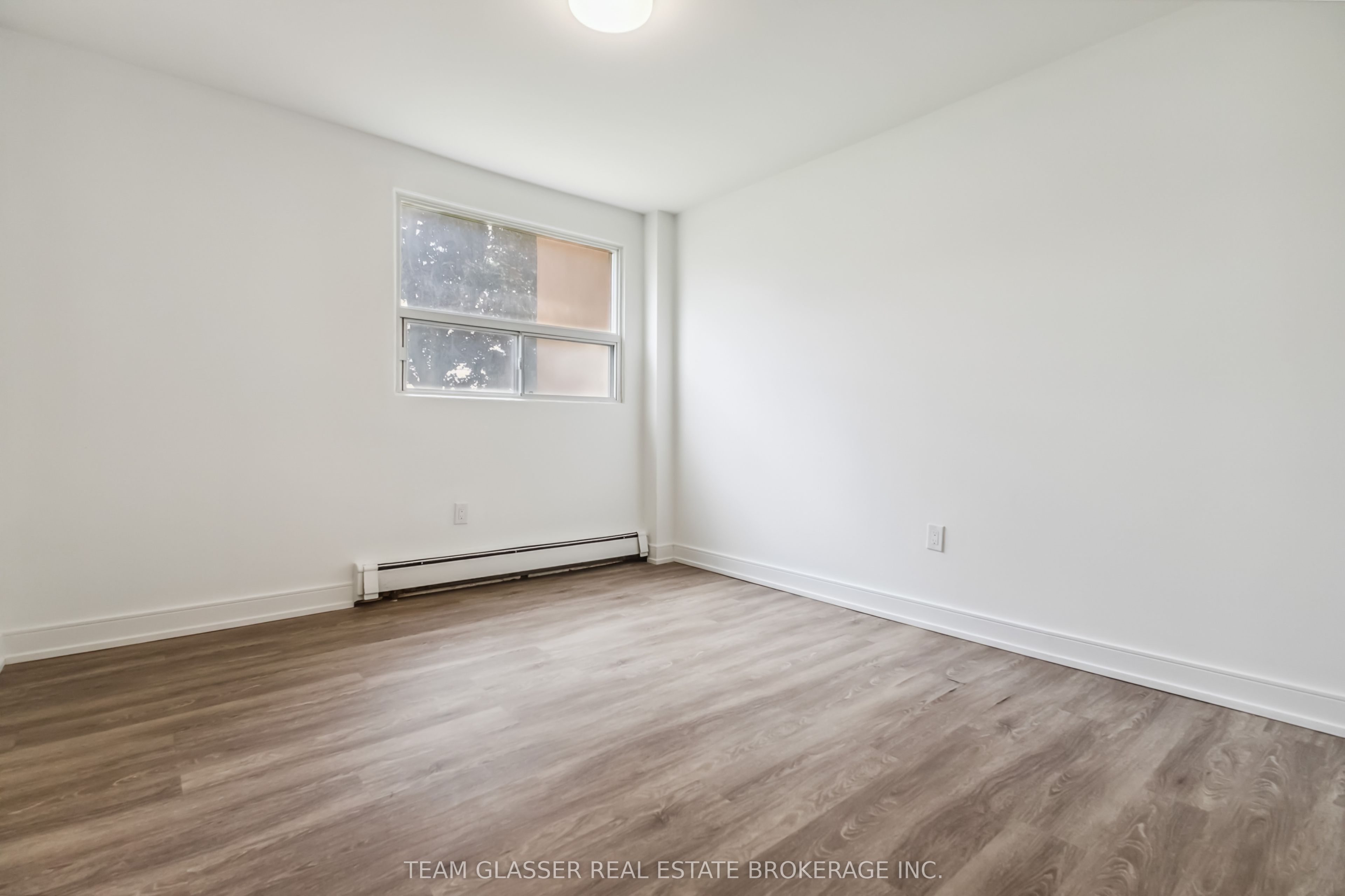 1560 Adelaide Street N 188 Property Photo 15