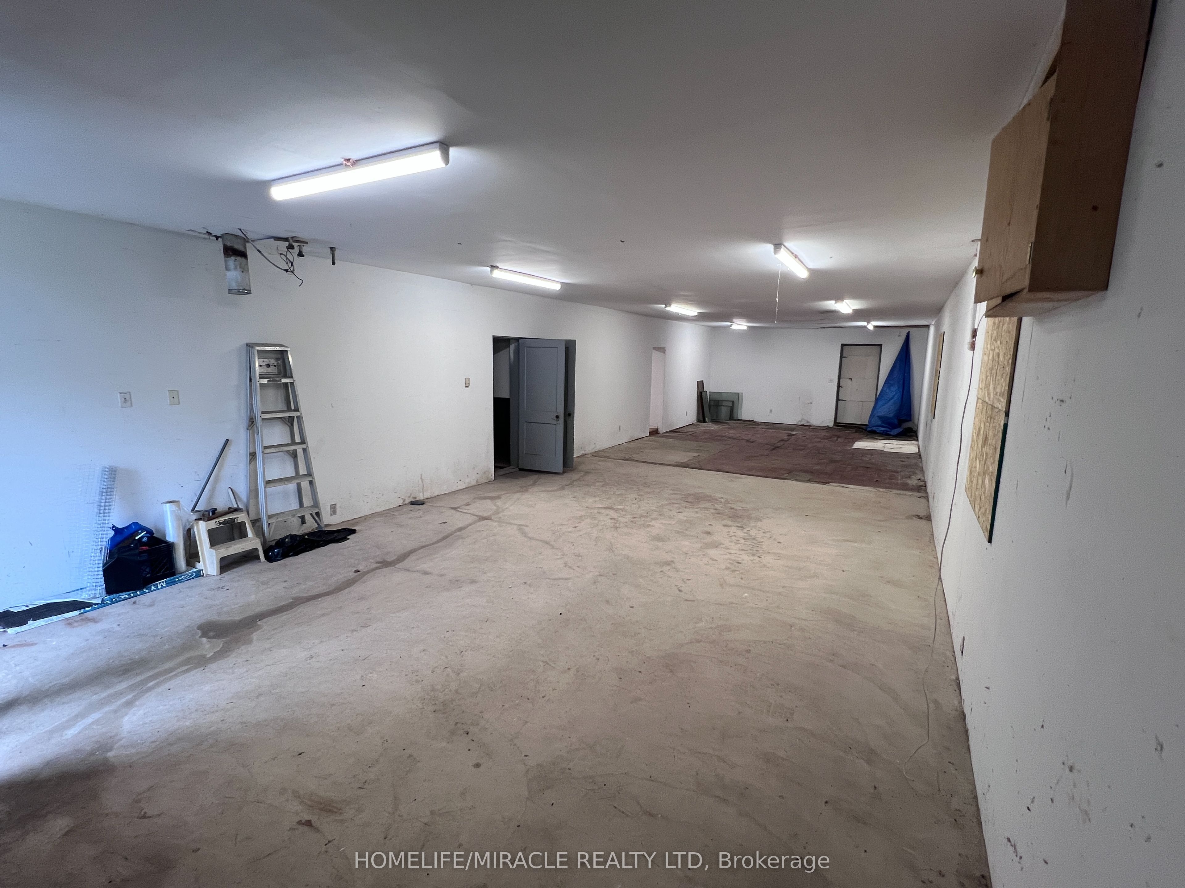 5470 Lewis Avenue Property Photo 6