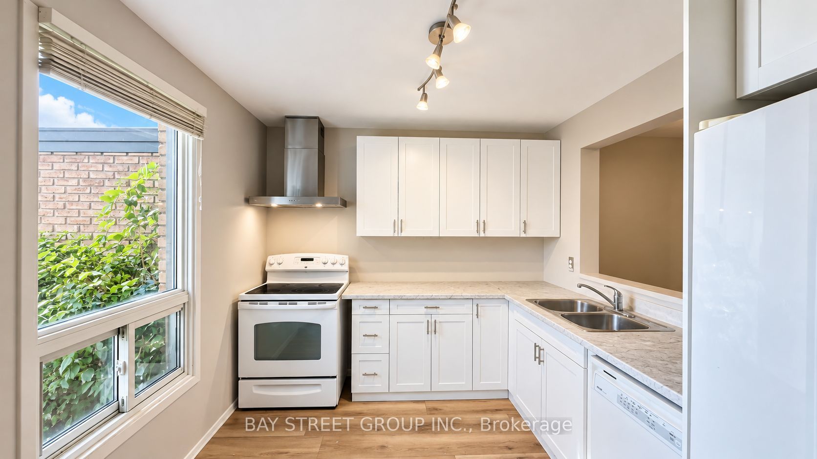 302 Vine Street 43 Property Photo 3