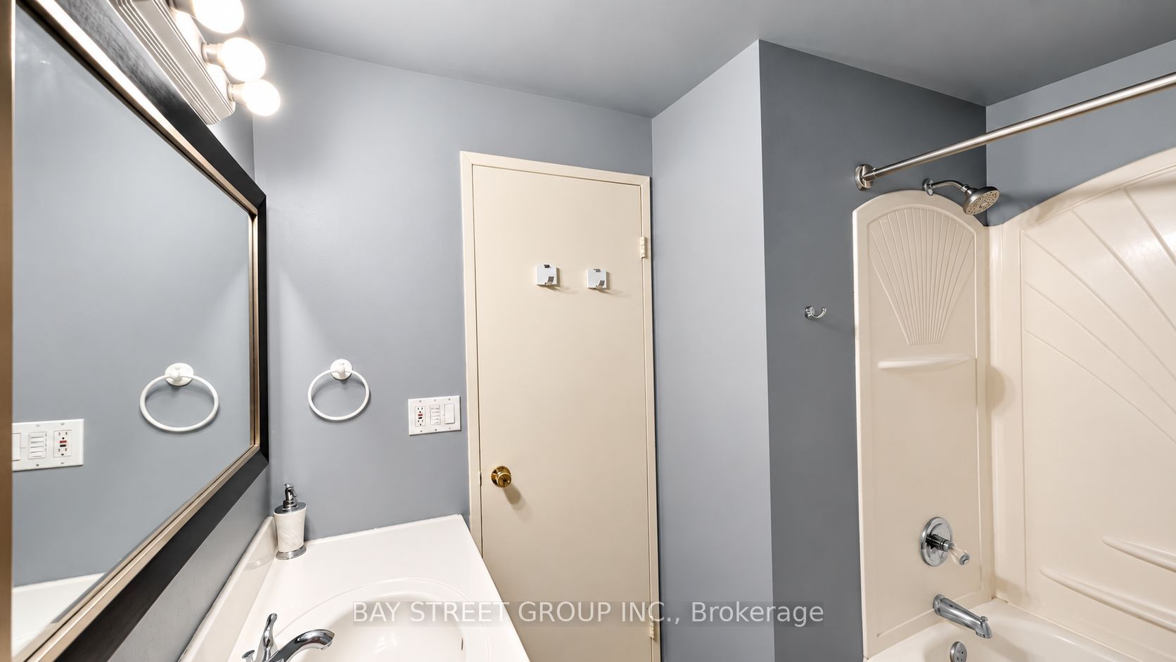 302 Vine Street 43 Property Photo 16