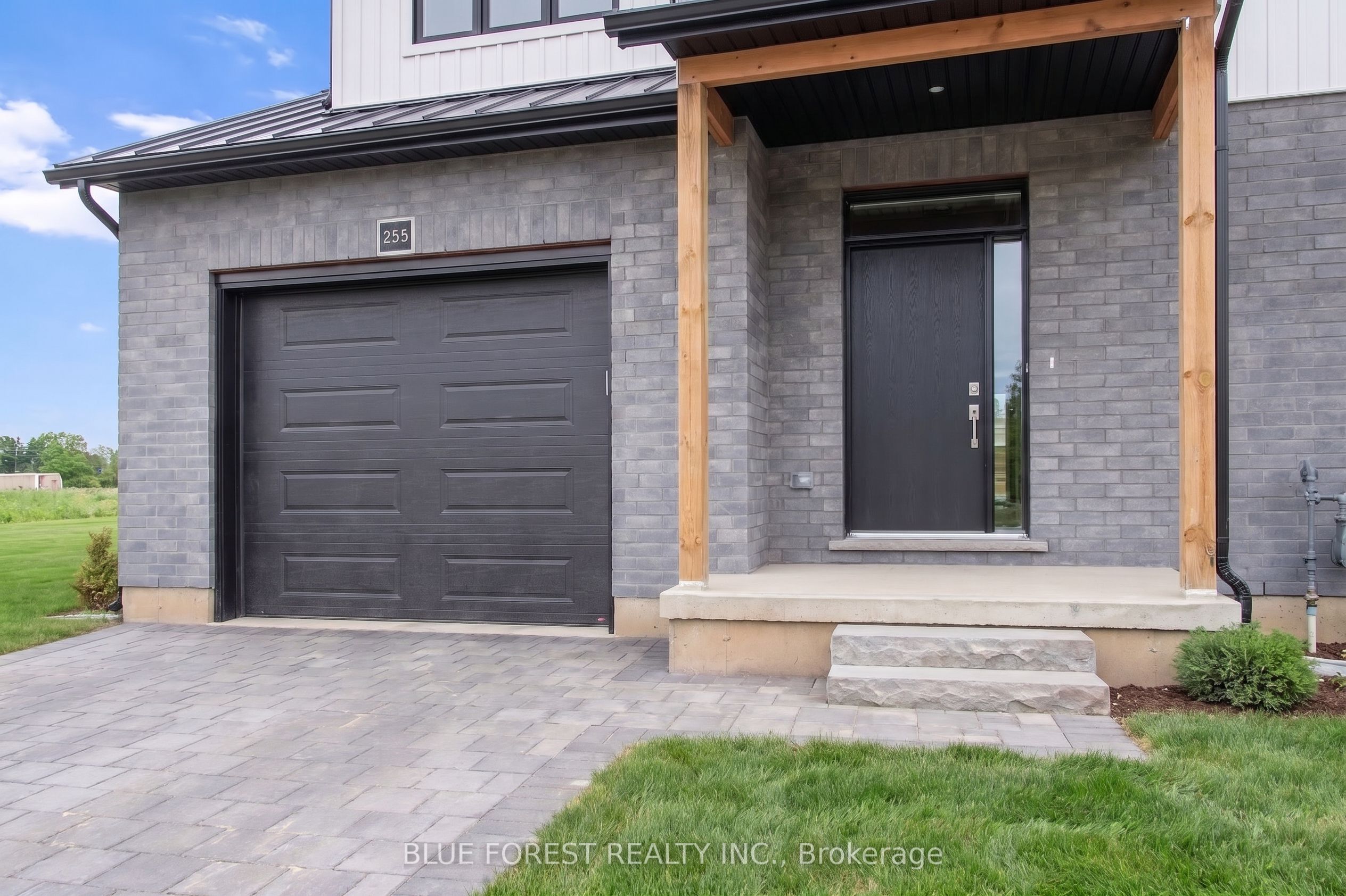 251 Mctavish Street Property Photo 3