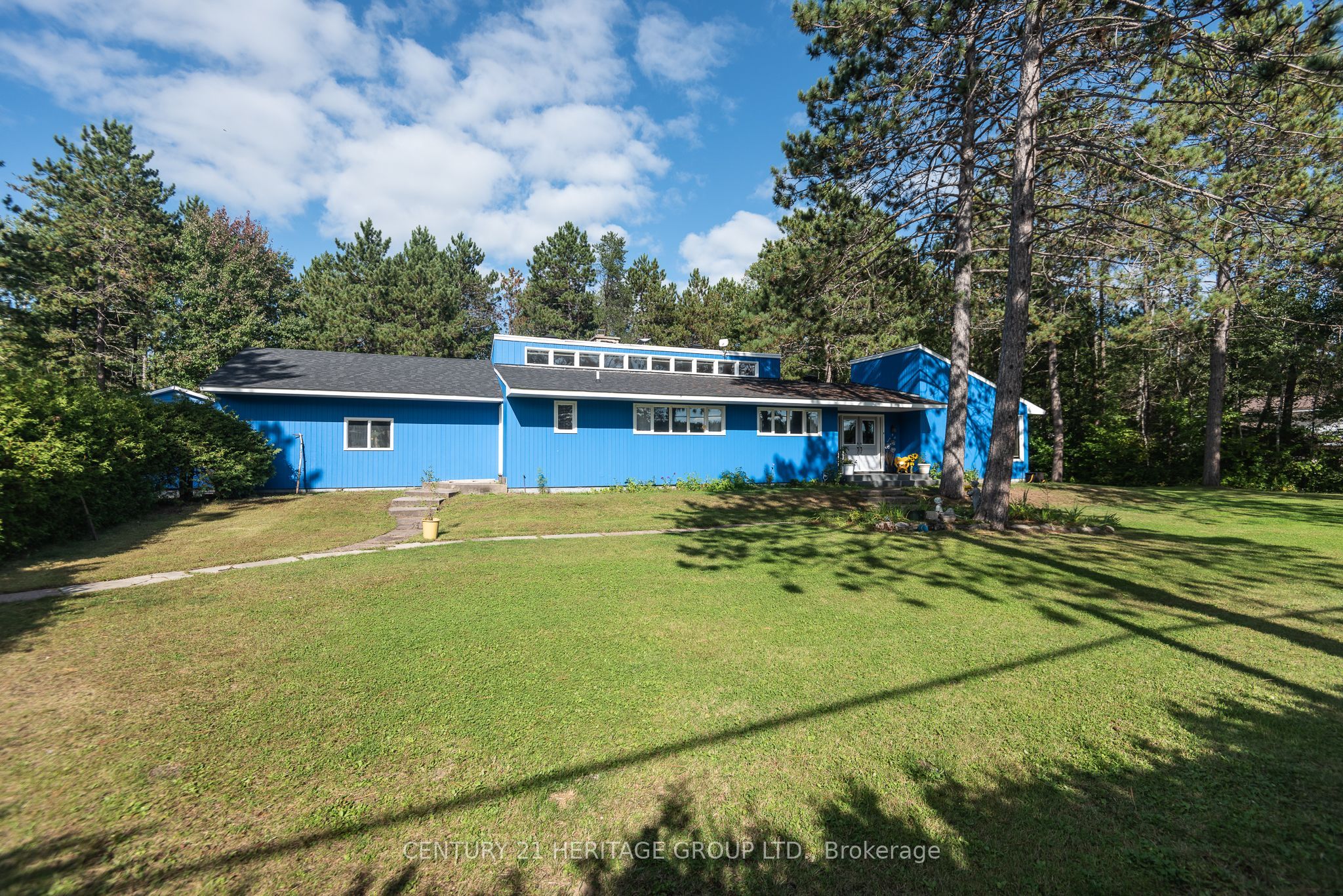 33712 Highway 17 W Property Photo 1
