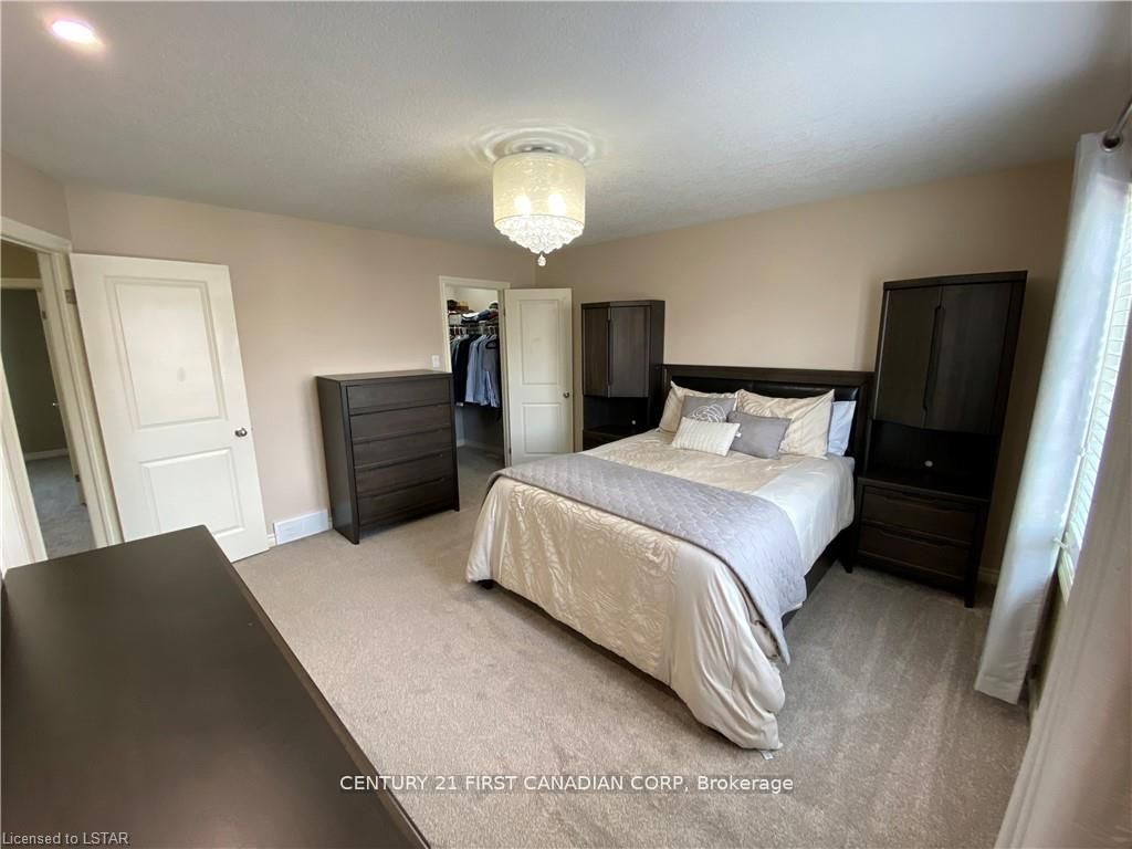 960 Bitterbush Crescent 17 Property Photo 16