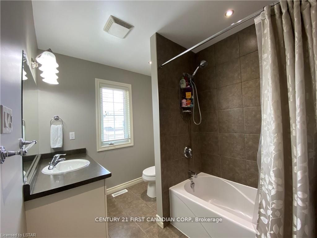 960 Bitterbush Crescent 17 Property Photo 17