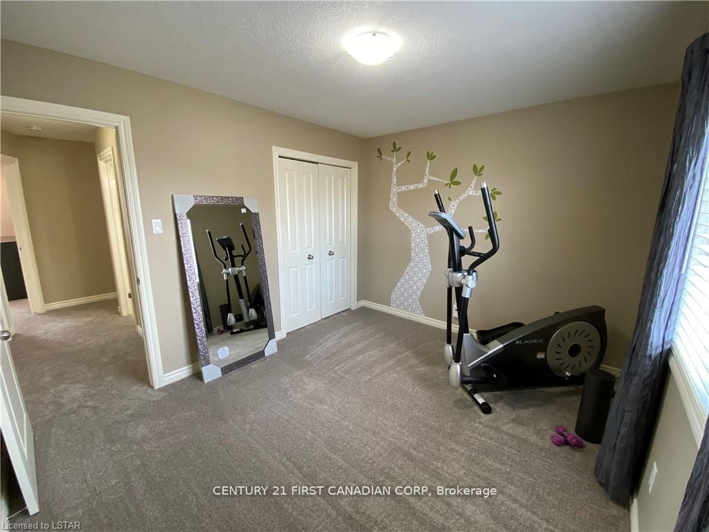 960 Bitterbush Crescent 17 Property Photo 21
