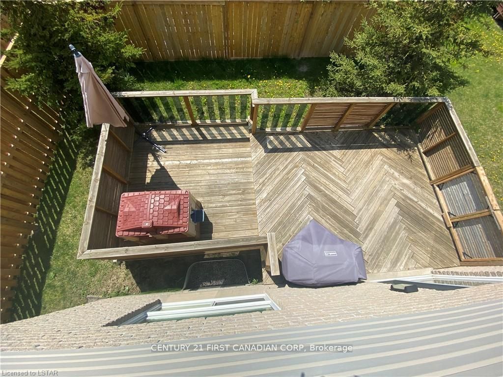 960 Bitterbush Crescent 17 Property Photo 23