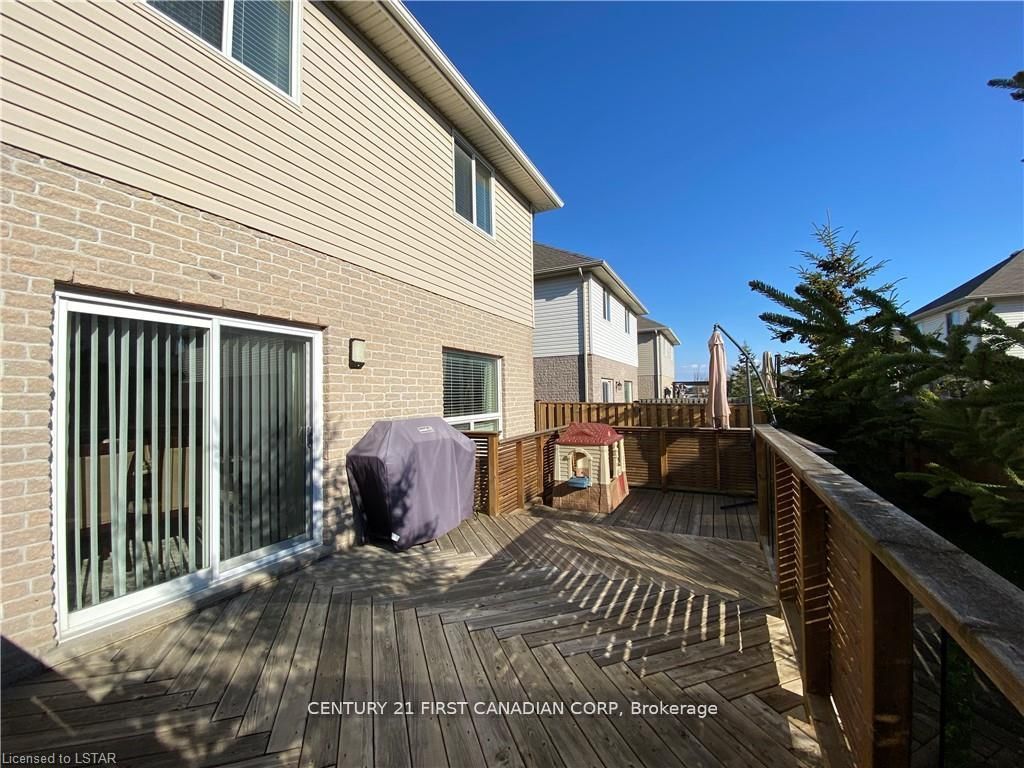 960 Bitterbush Crescent 17 Property Photo 24