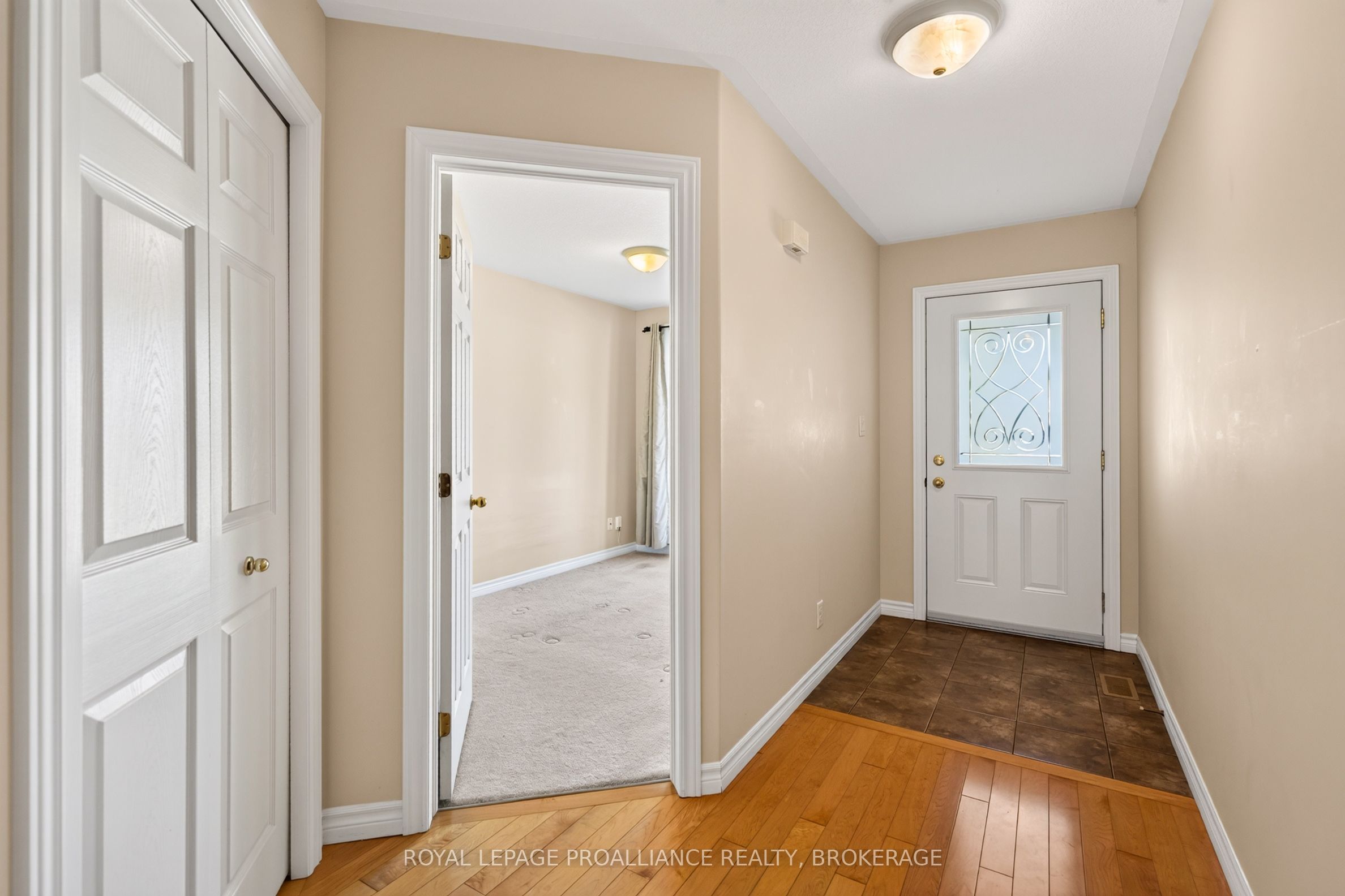 1097 Crossfield Avenue Property Photo 6