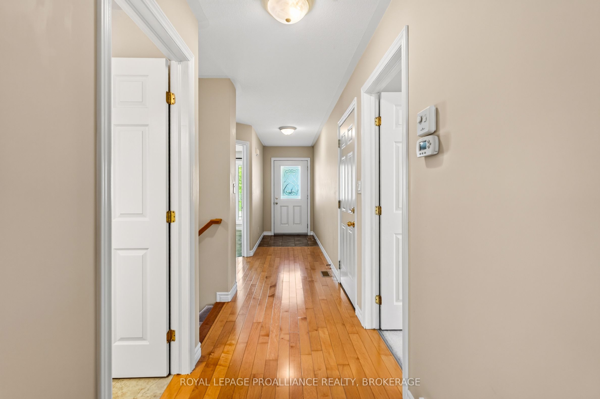 1097 Crossfield Avenue Property Photo 7