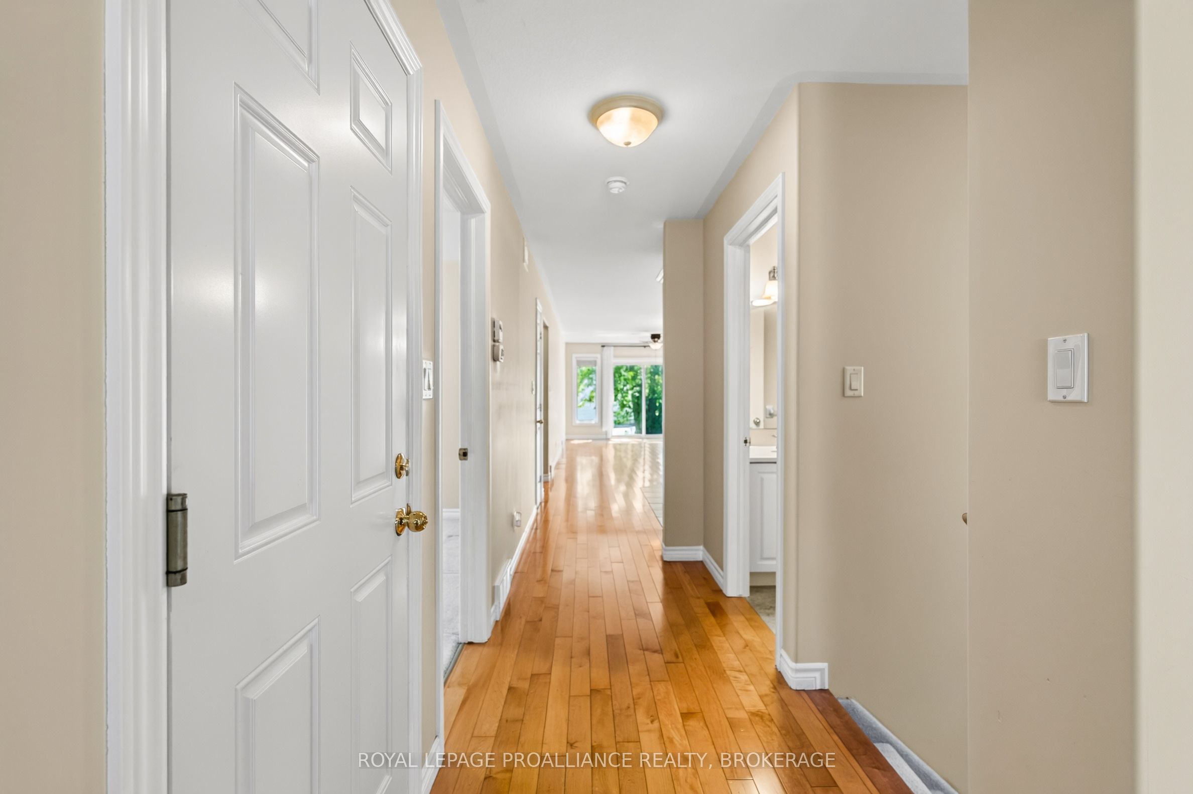 1097 Crossfield Avenue Property Photo 10