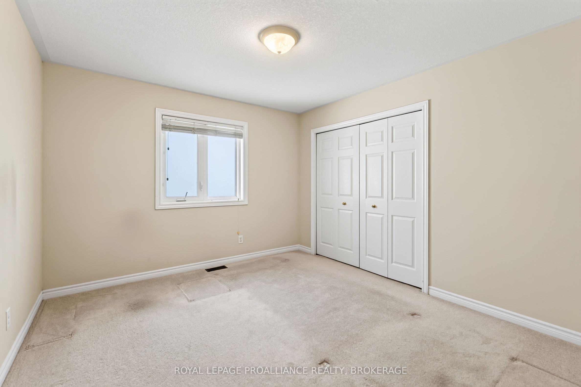 1097 Crossfield Avenue Property Photo 11