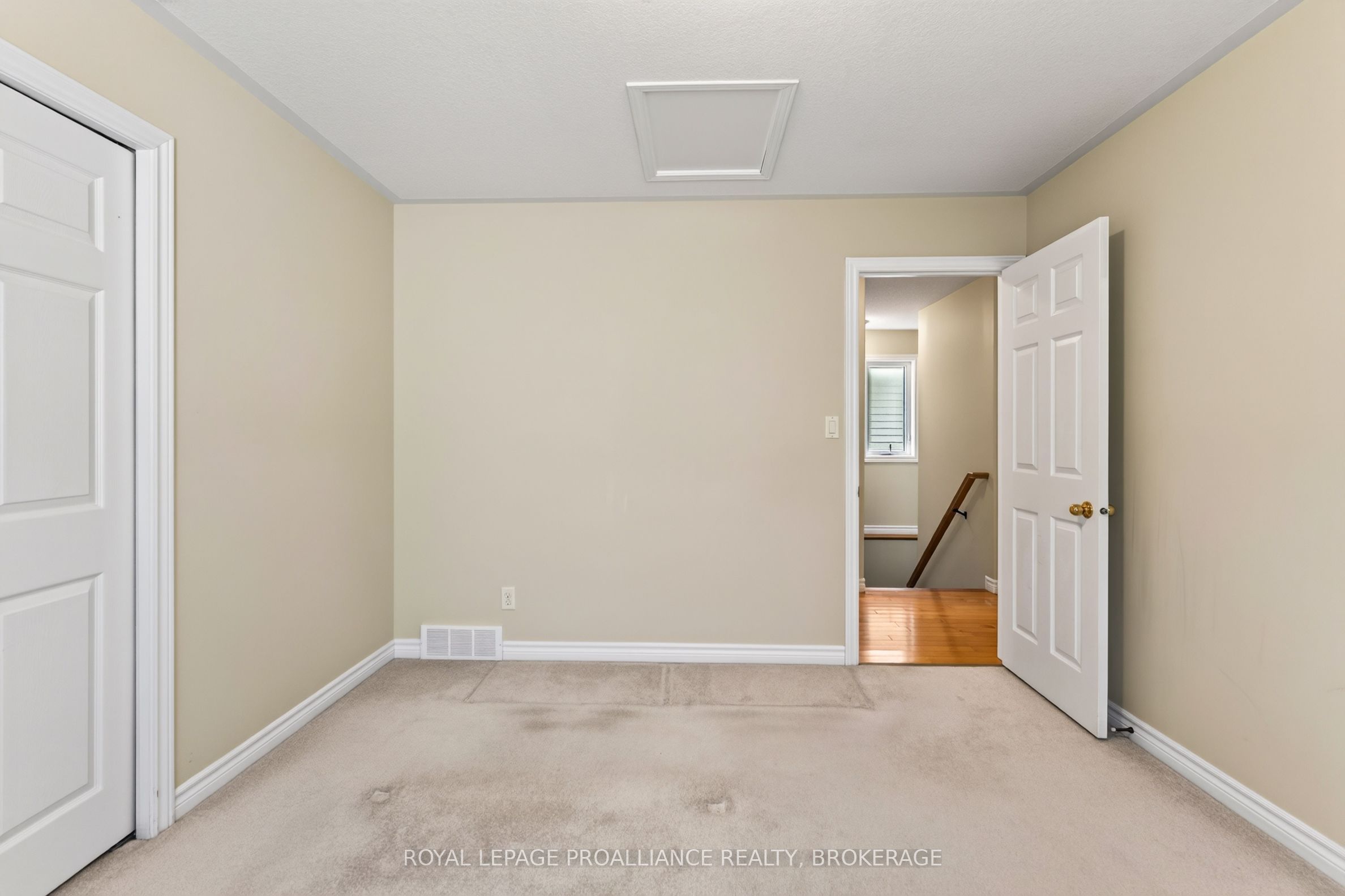 1097 Crossfield Avenue Property Photo 12