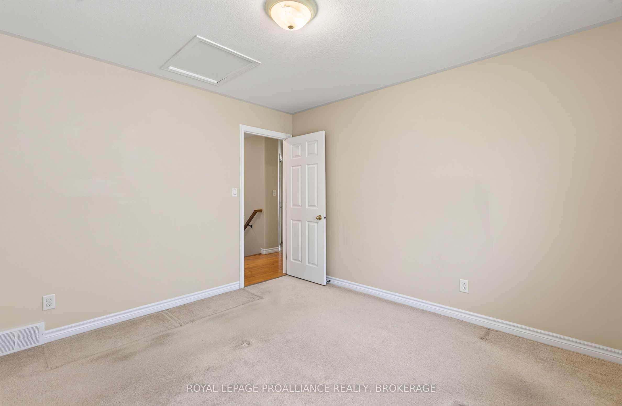 1097 Crossfield Avenue Property Photo 13