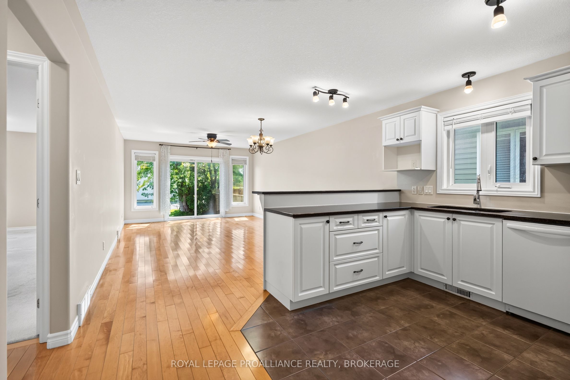 1097 Crossfield Avenue Property Photo 16