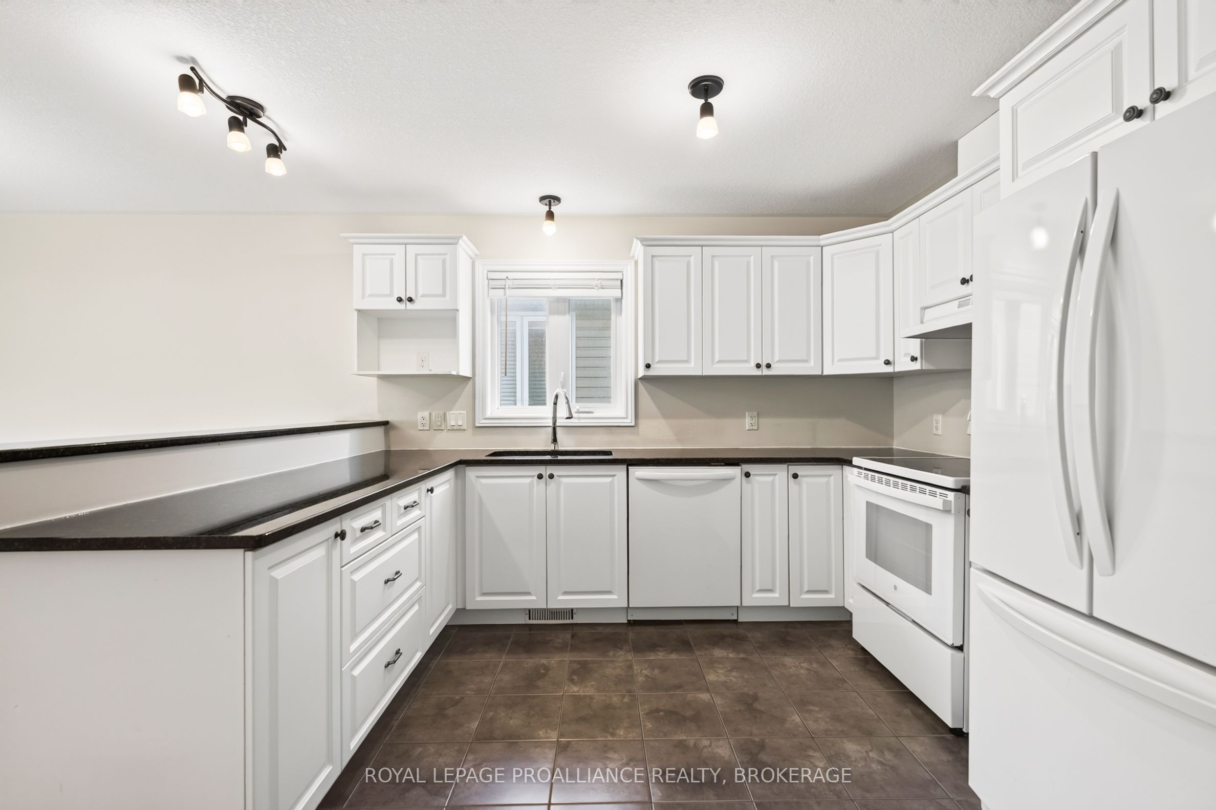 1097 Crossfield Avenue Property Photo 17